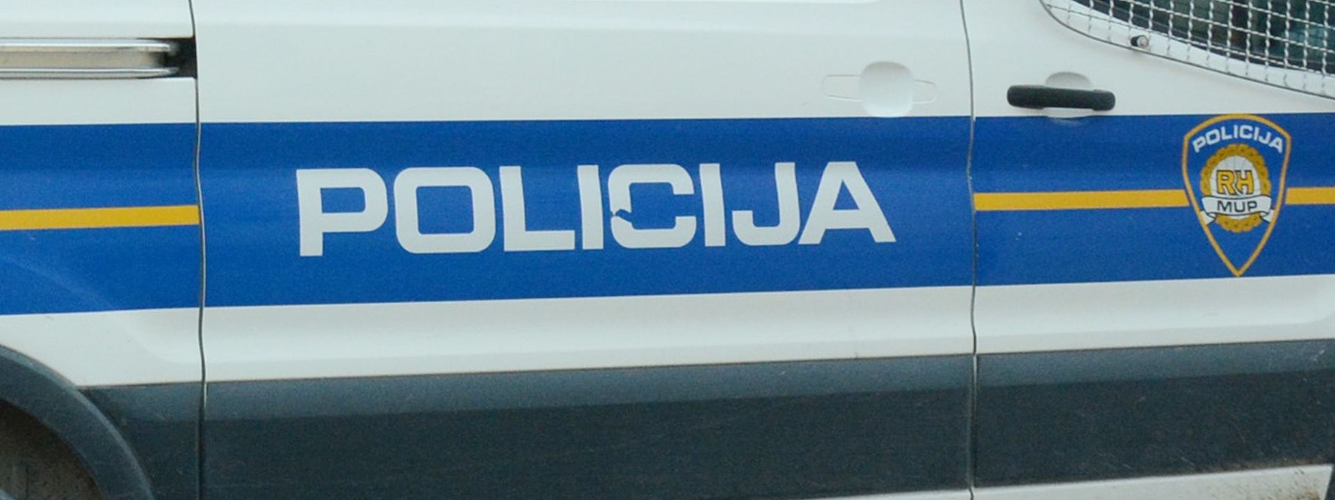 Petrinja: 3. festival ojkače  20.10.2018., Petrinja - U Hrvatskom domu je, uz jako policijsko osiguranje i unatoc prosvjedu branitelja, odrzan 3. festival ojkace u organizaciji SKD Prosvjeta pododbor Petrinja. 

Photo: Nikola Cutuk/PIXSELL
