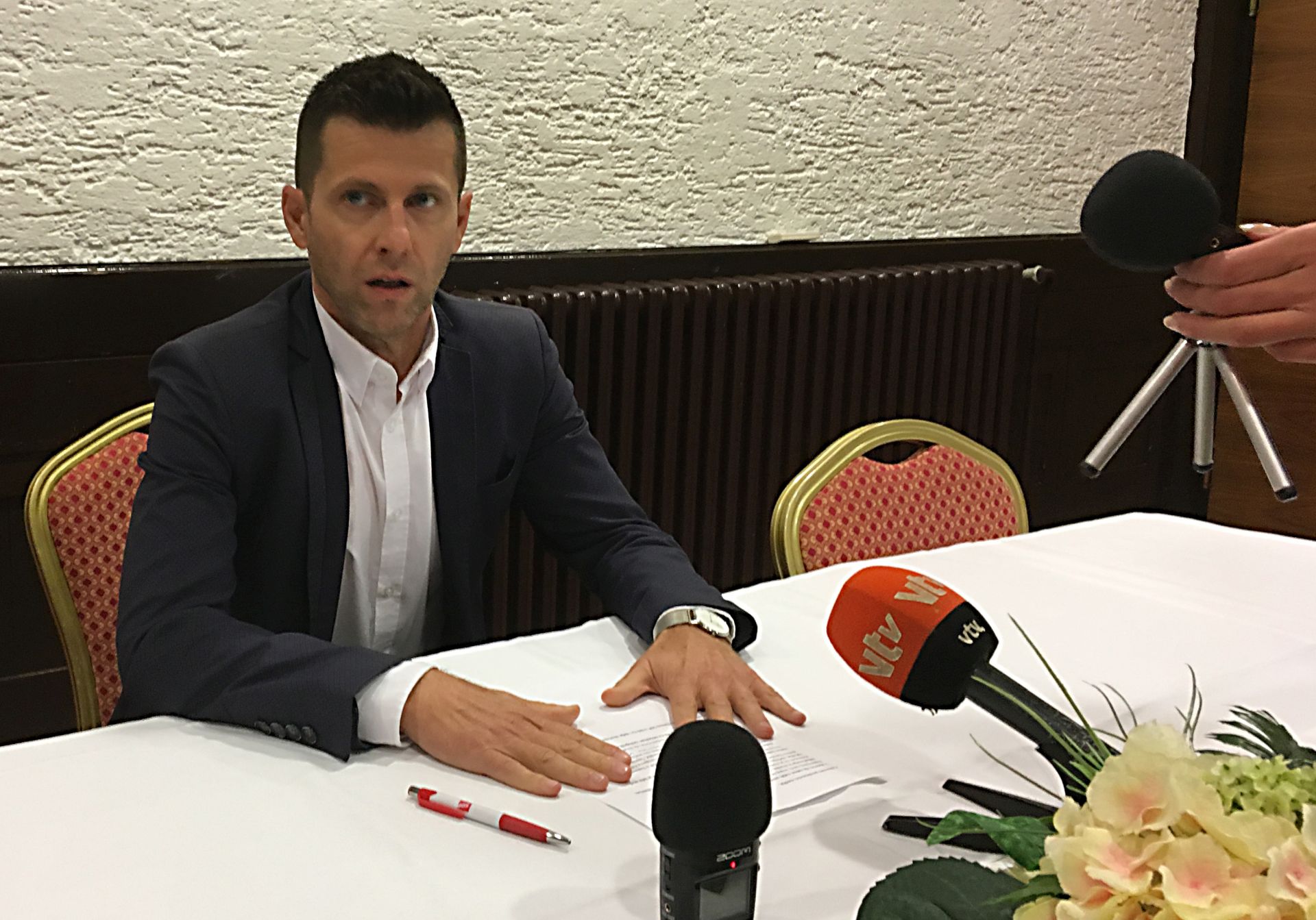 Varadin, 17.10.2018 - SDP ostaje bez jo jednog zastupnika u Hrvatskom saboru nakon to je Mario Habek u srijedu u Varadinu na konferenciji za novinare objavio da izlazi iz stranke nakon 20 godina èlanstva i da æe odsada djelovati u Saboru kao nezavisni zastupnik.
foto HINA/ Sinia KALAJDIJA/ ik