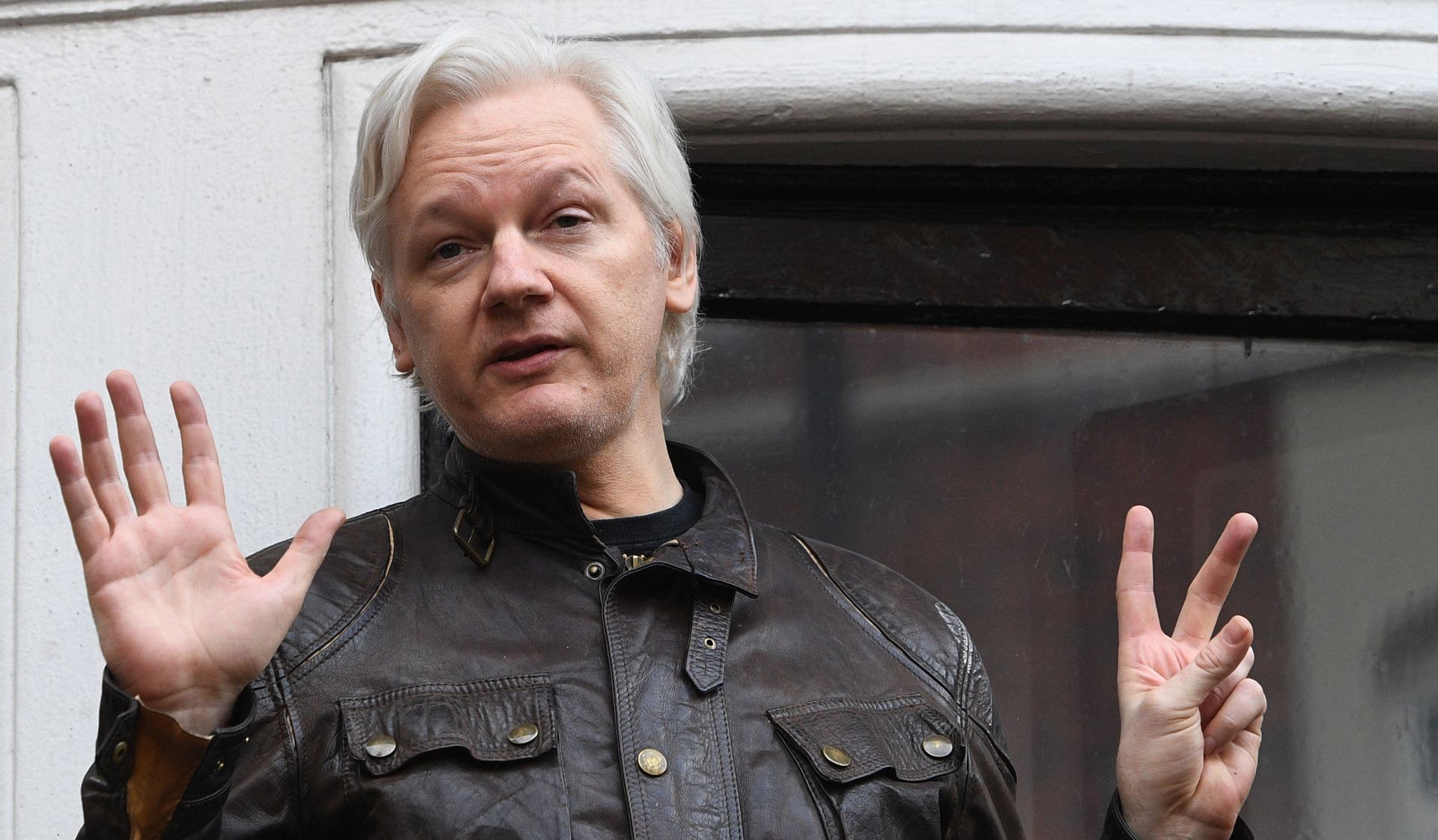 epa07130985 (FILE) - Wikileaks founder Julian Assange speaks to reporters on the balcony of the Ecuadorian Embassy in London, Britain, 19 May 2017 (reissued 30 October 2018).  According to news reports WikiLeaks founder Julian Assange has lost his request to loosen new living requirements at the Ecuadorian Embassy in London. A judge in Ecuador rejected Assange's appeal which include paying for his internet and cleaning up after his cat. Assange says the new restrictions are a way to force him into leaving the Ecuadorian embassy in London.  EPA/FACUNDO ARRIZABALAGA *** Local Caption *** 54712501