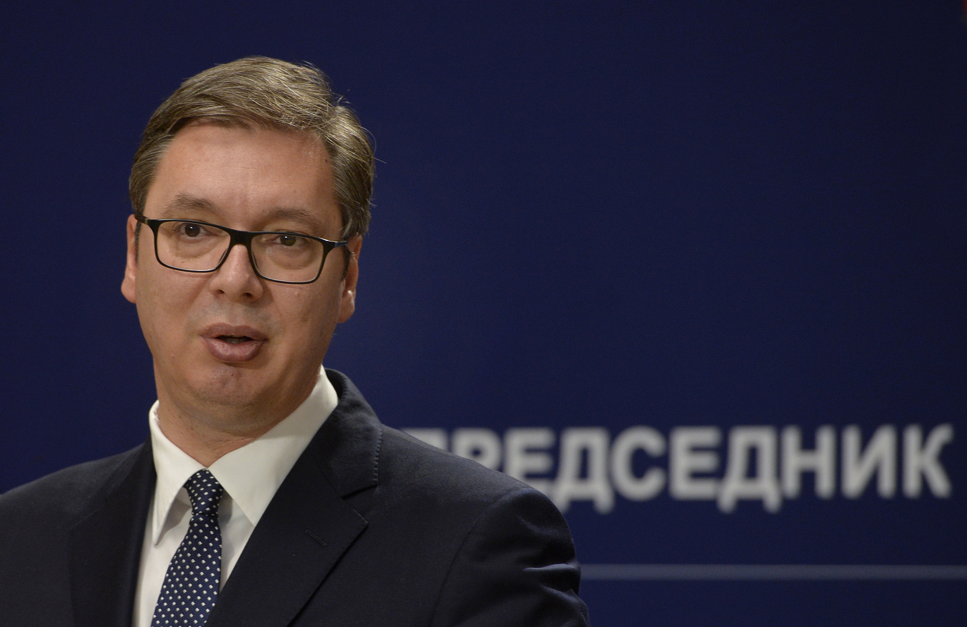Beograd, 30.10.2018. - Predsjednik Srbije Aleksandar Vuèiæ pozvao je u utorak kosovske Srbe da ne sudjeluju u vojsci Kosova èije su osnivanje ranije najavile vlasti u Pritini. Vuèiæ je tijekom zajednièke sjednice srbijanske vlade i predstavnika Srba s Kosova u Beogradu rekao kako pritinske vlasti planiraju predstaviti vojsku Kosova 28. studenog, na Dan albanske zastave, albanski nacionalni praznik. 
foto HINA/ TANJUG/ RADE PRELIC/ ua