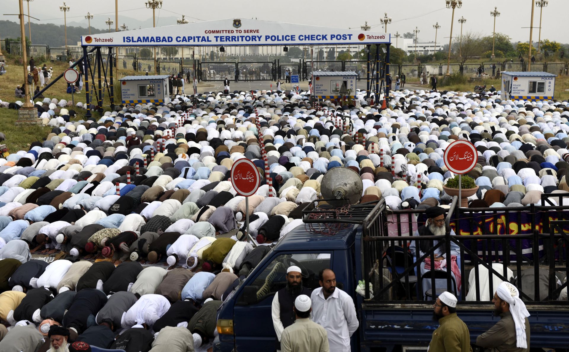 epa07136741 Supporters of Islamic political parties offer Friday prayers during a protest for the second consecutive day, after the Supreme Court acquitted Asia Bibi, a Christian accused of blasphemy, and annulled her death sentence for allegedly insulting the Prophet Muhammad in 2009, in Islamabad, Pakistan, 02 November 2018. Radical Islamist groups continued their violent protest on 02 November, in a number of Pakistan cities against the Supreme Court's decision to overturn the death sentence of Christian woman Asia Bibi, who had been convicted in 2010 of blasphemy.  EPA/T. MUGHAL