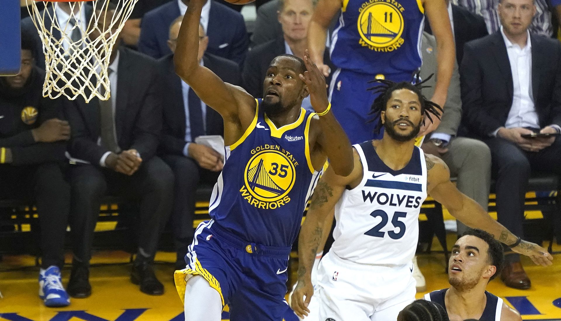 epa07138072 Golden State Warriors forward Kevin Durant (L) goes to the basket for two points against the Minnesota Timberwolves during the first half of their NBA game at Oracle Arena in Oakland, California, 02 November 2018.  EPA/JOHN G. MABANGLO  SHUTTERSTOCK OUT