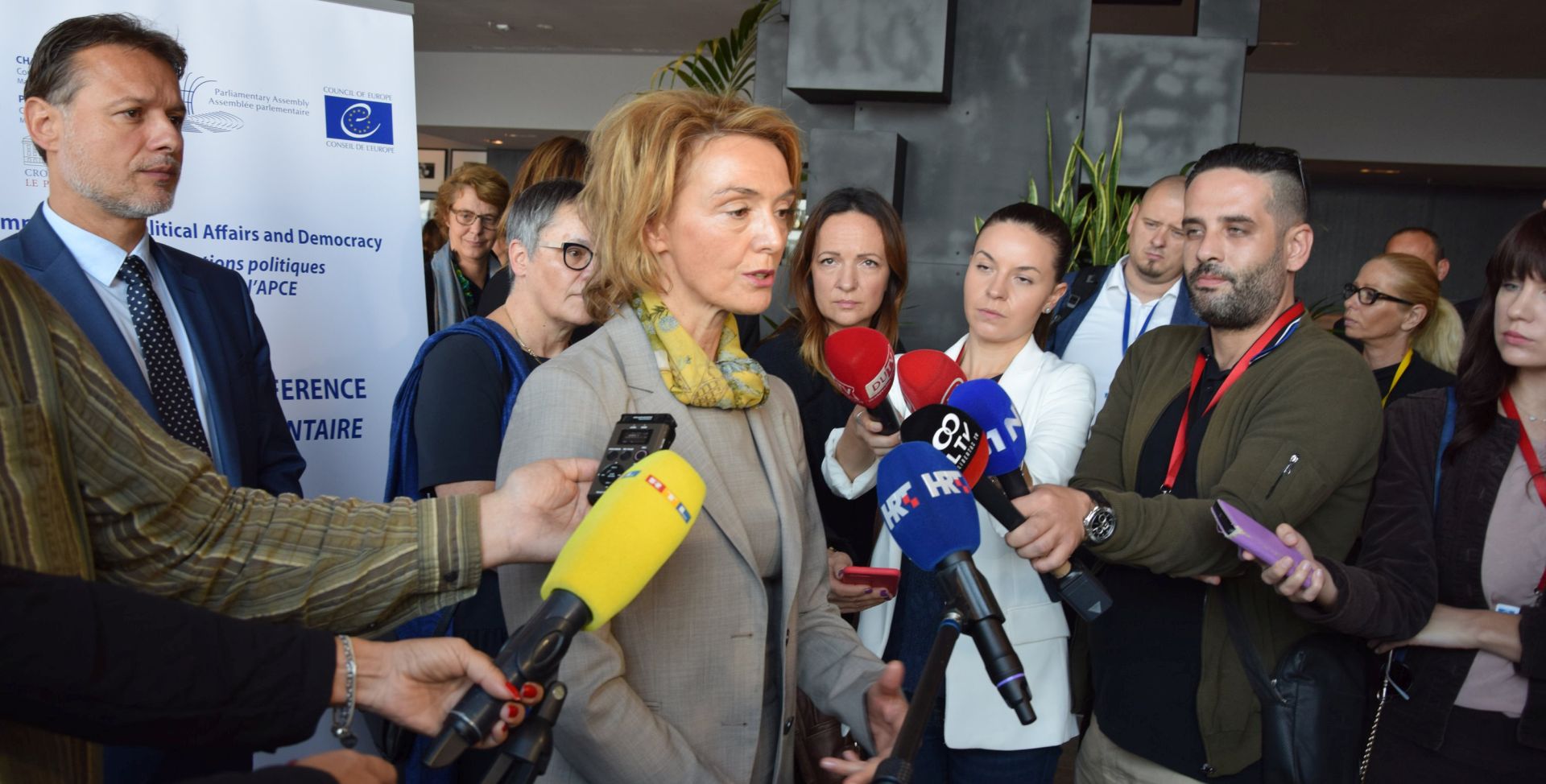 Dubrovnik, 06.11.2018. - Tijekom parlamentarne konferencije Izgradnja demokratske sigurnosti na Sredozemlju: zajednièki izazovi i odgovornosti izjavu za medije dali su predsjednik Hrvatskog sabora Gordan Jandrokoviæ, predsjednica Parlamentarne skuptine Vijeæa Europe Liliane Maury Pasquier i potpredsjednica Vlade RH i ministrica vanjskih i europskih poslova Marija Pejèinoviæ Buriæ. Na slici Marija Pejèinoviæ Buriæ.
foto HINA/ Baldo MARUNÈIÆ/ ik