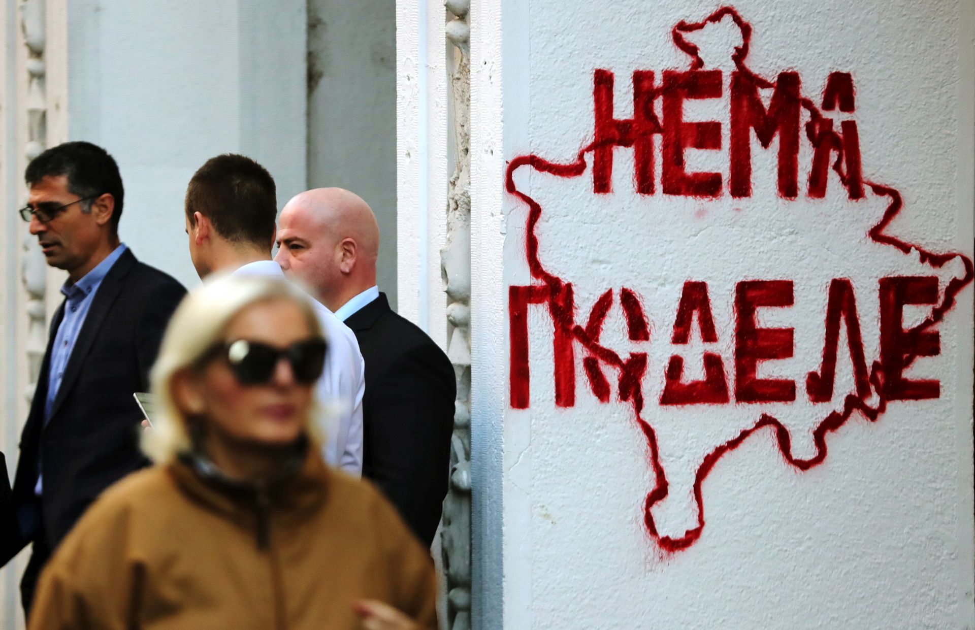 epa07153914 The woman passes by a wall with a sprayed map of Kosovo and a slogan (in Cyrillic) reading: 'No division', in Belgrade, Serbia, 09 November 2018. Serbian authorities oppose the Kosovo's attempt to establish an own Army and to join the Interpol. Although the Kosovo parliament proclaimed Independence from Serbia in 2008, Serbia is still regarding the territory as its autonomous province and refuses to recognize Kosovo as a state.  EPA/KOCA SULEJMANOVIC