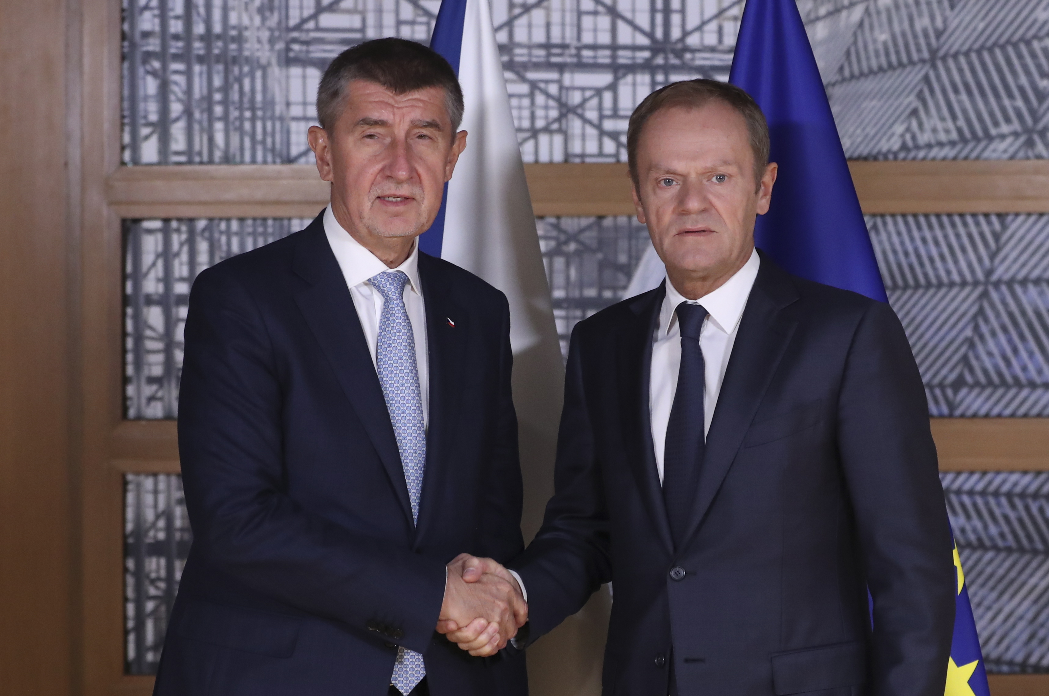 epa07169763 Prime Minister of the Czech Andrej Babis is welcomed by European Union Council President Donald Tusk (R) prior to a meeting in Brussels, Belgium, 16 November 2018.  EPA/OLIVIER HOSLET / POOL