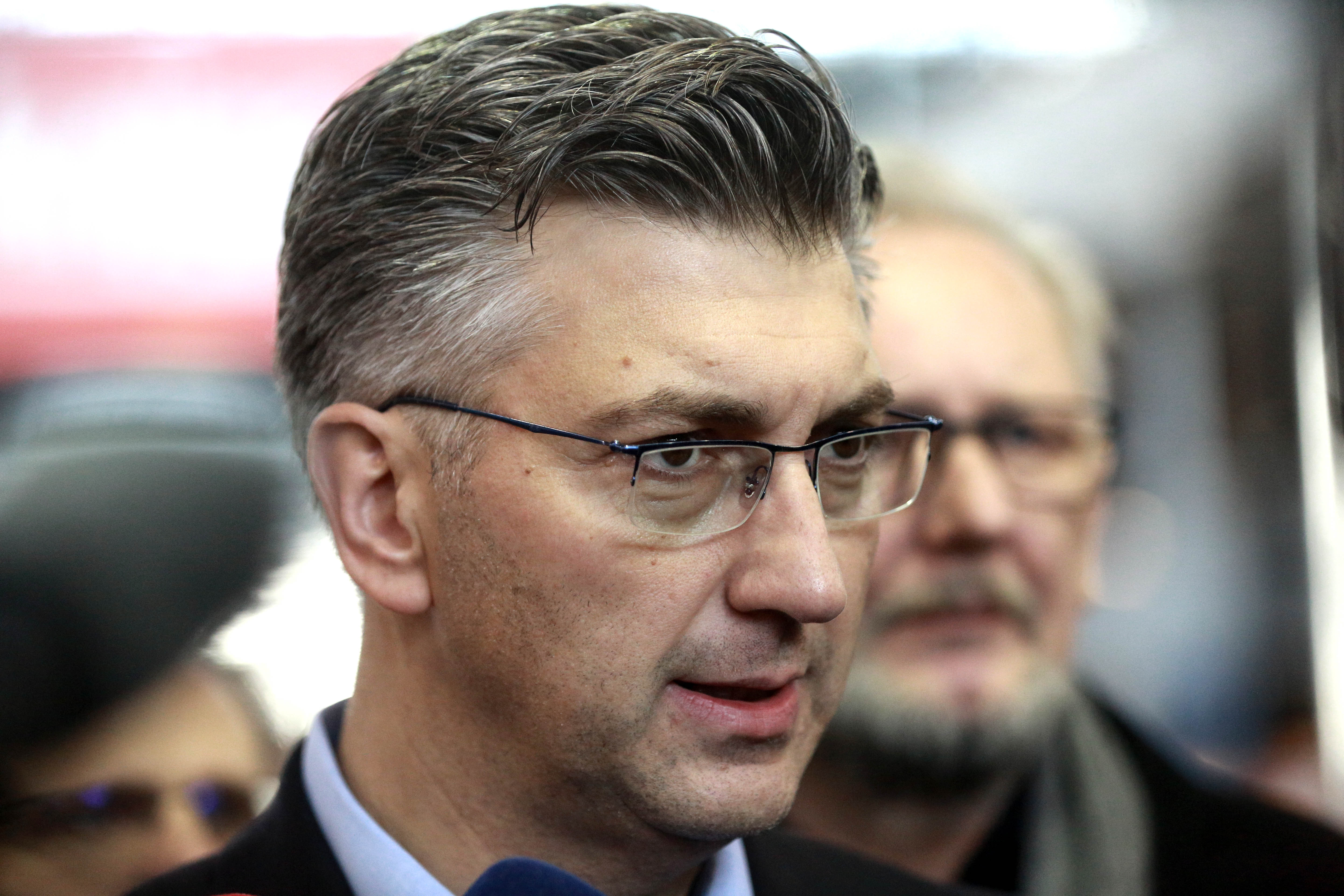 Zagreb, 17.11.2018 - Predsjednik Vlade Andrej Plenković obišao je Interliber, 41. Međunarodni sajam knjiga i učila a uz predsjednika Vlade sajam su obišli i ministar unutarnjih poslova Davor Božinović i ministrica kulture Nina Obuljen Koržinek.
Foto HINA/ Dario GRZELJ/ dag
