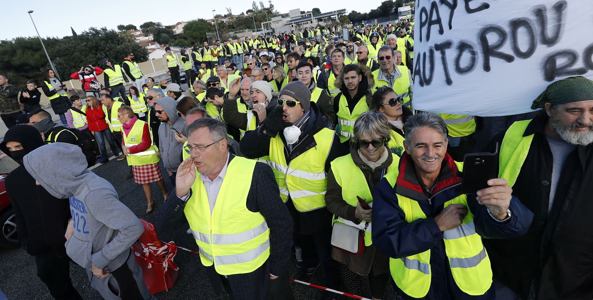 epa07173042 People wearing Yellow vests, as a symbol of French driver's and citizen's protest against higher fuel prices, gather as they try to block roads and cause traffic chaos as part of a nationwide protest, in Antibes, southern France, 17 November 2018. The so-called 'gilets jaunes' (yellow vests) protest movement, which has reportedly no political affiliation, is protesting over fuel prices.  EPA/SEBASTIEN NOGIER