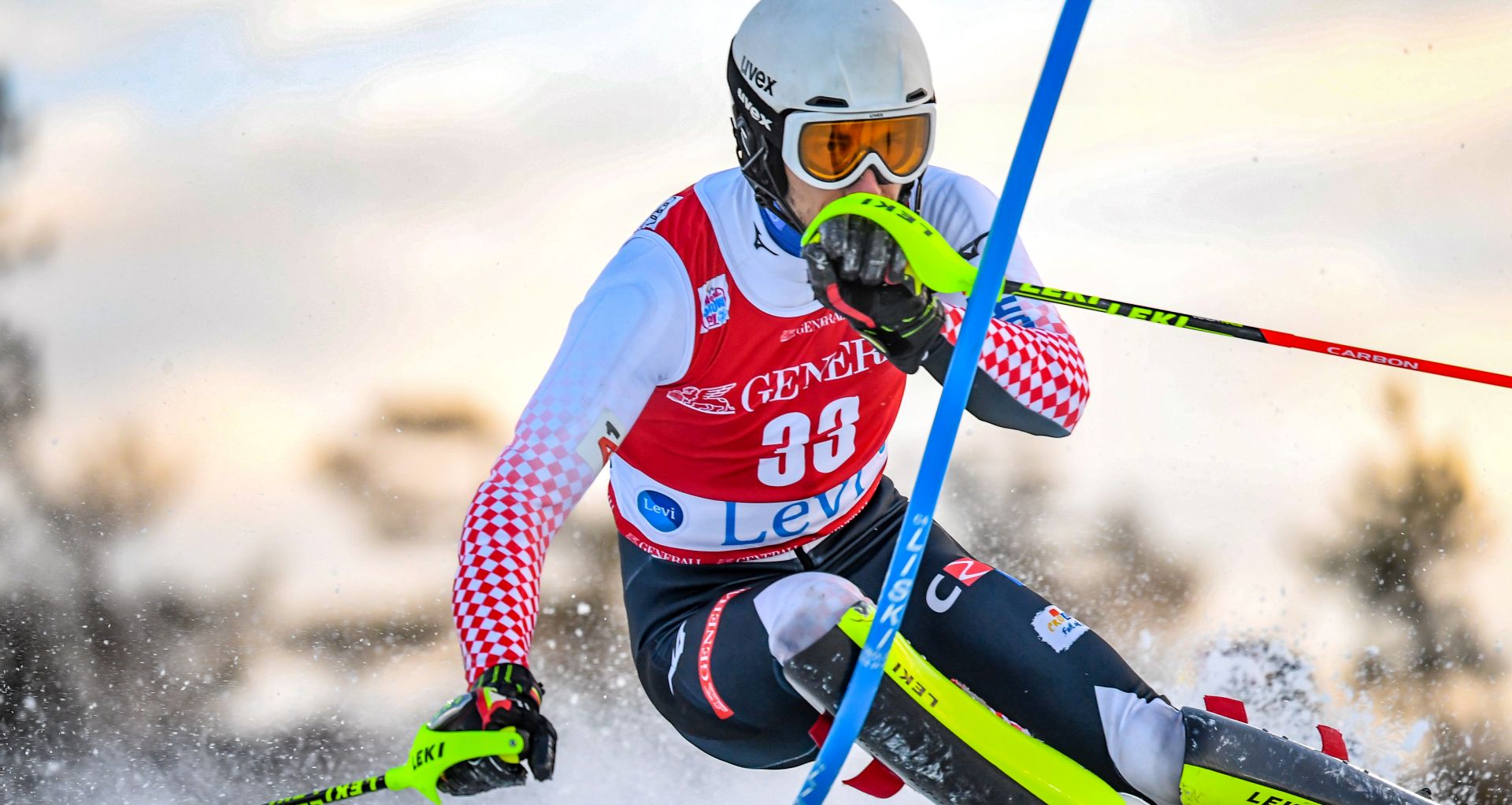 epa07174644 Matej Vidovic of Croatia clears a gate during the first run of the Men's Slalom race at the FIS Alpine Skiing World Cup in Levi, Finland, 18 November 2018.  EPA/KIMMO BRANDT