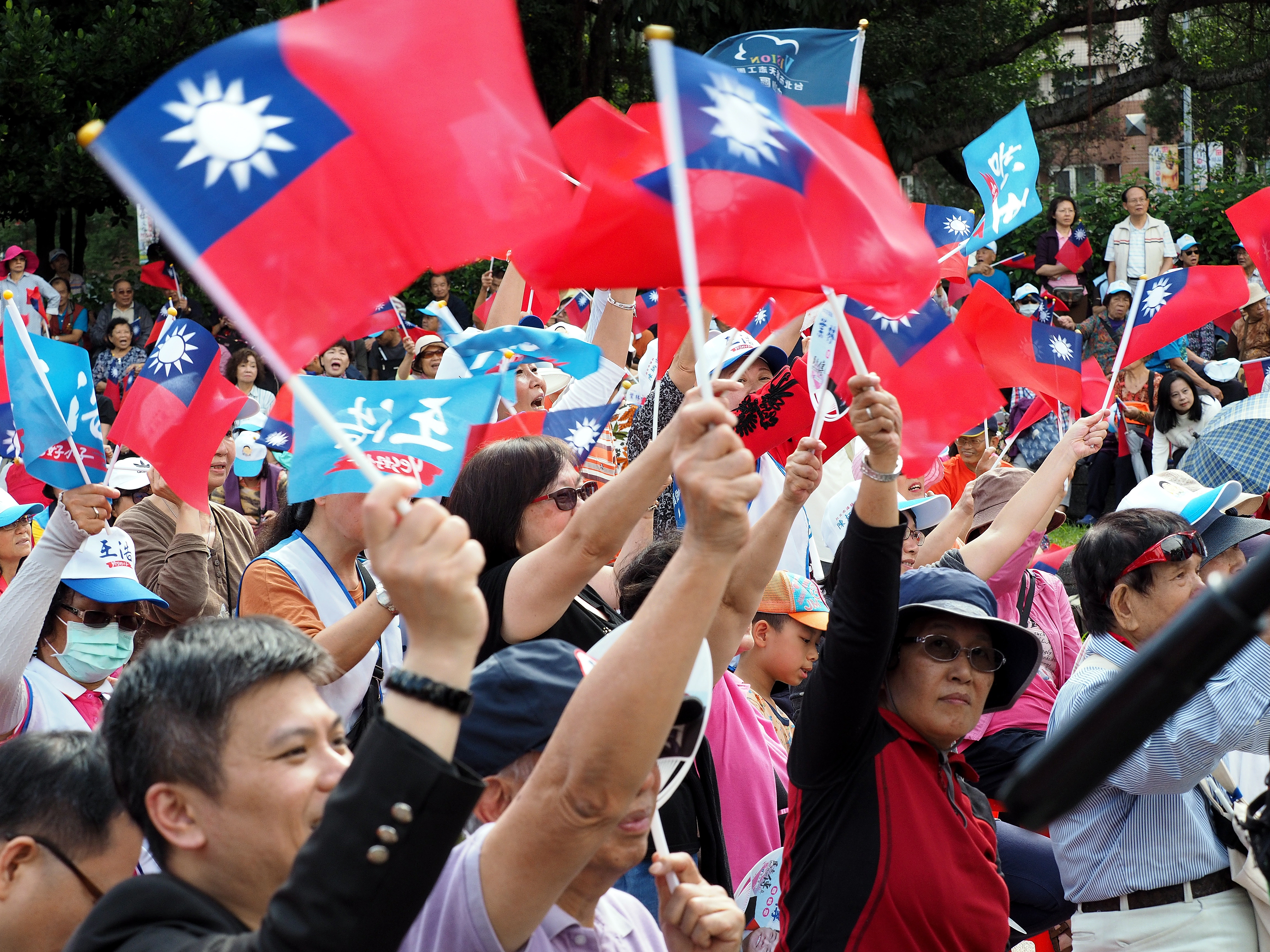 epa07174836 Opposition Kuomintang (KMT) Party supporters wave KMT flags at a campaign rally in Taipei, Taiwan, 18 November 2018. Taiwan will hold local elections on 24 November which is a warm-up for the presidential election in 2020. The election outcome will decide whether President Tsai Ing-wen, chairwoman of the pro-independence ruling Democratic Progressive Party (DPP), can win a second four-year term in the 2020 presidential polls.  EPA/DAVID CHANG