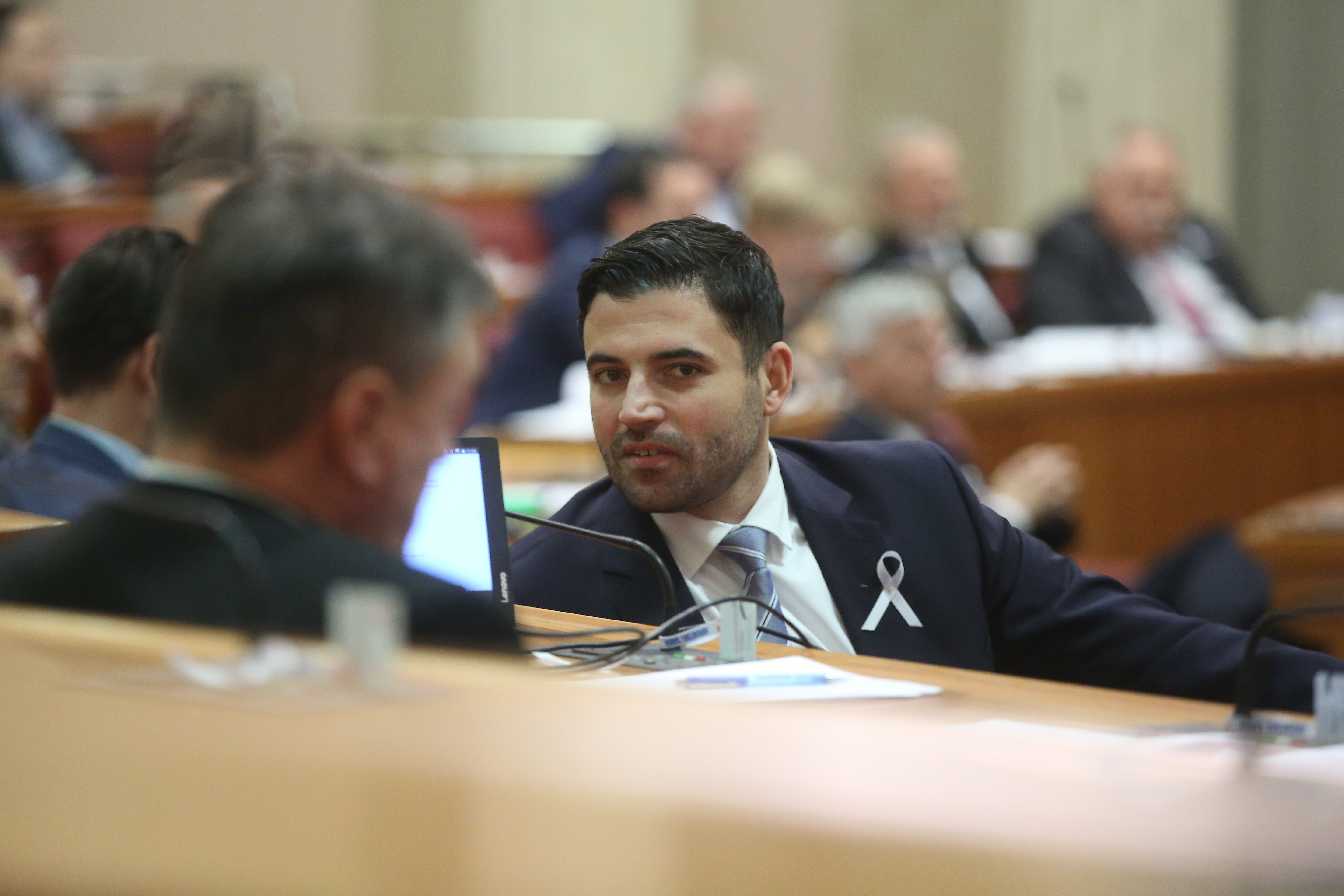 Zagreb, 27.11.2018 - Hrvatski sabor zapoèinje sjednicu raspravom o prijedlogu dravnoga proraèuna za iduæu godinu, kojega bi trebao donijeti u iduæi ponedjeljak. Na fotografiji Davor Bernardiæ.
foto HINA / Denis CERIÆ /dc