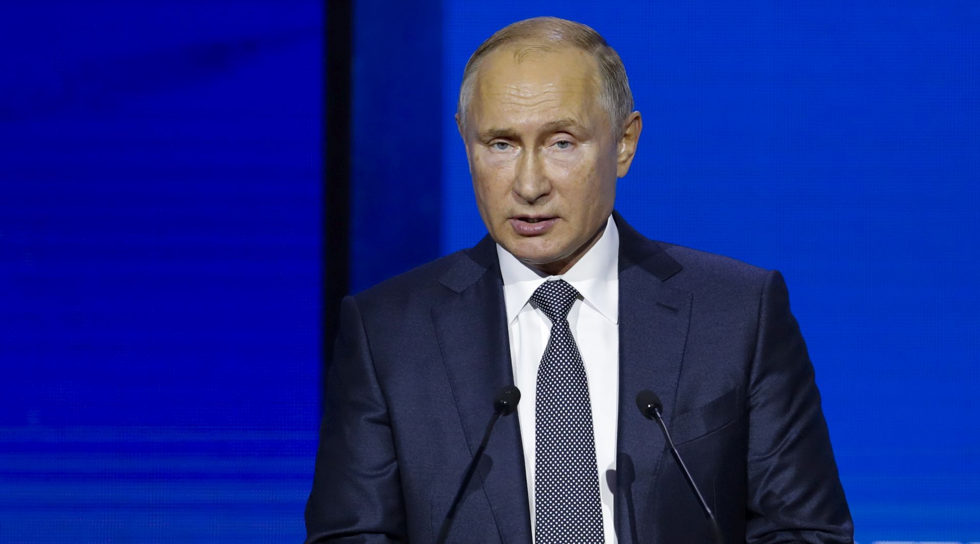epa07194618 Russian President Vladimir Putin speaks at an annual VTB Capital 'Russia Calling!' Investment Forum in Moscow, Russia, 28 November 2018. The 10th annual investment forum is held in Moscow to bring together investors, businessmen and policymakers in discussions aimed to promote strategic investment.  EPA/PAVEL GOLOVKIN / POOL