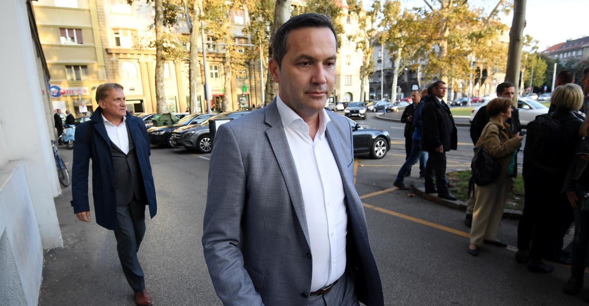 Zagreb: Dolazak na sjednicu Predsjedništva i Nacionalnog vijeća HDZ-a 02.10.2018., Zagreb - Bozidar Kalmeta i Marijan Kustic dolaze na sjednicu Predsjednistva i Nacionalnog vijeca HDZ-a. 

Photo: Marko Lukunic/PIXSELL