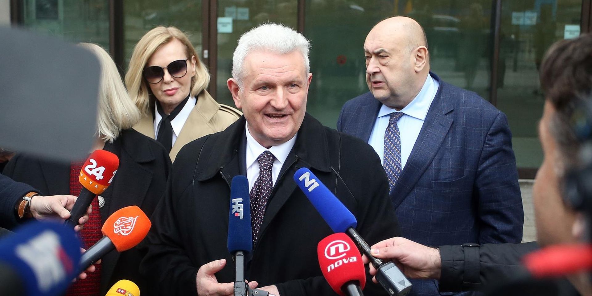 10.04.2018., Westminster Magistrates Court, London - Ivica Todoric u pratnji odvjetnika Jadranke Slokovic i Cede Prodanovica izlazi sa suda nakon rocista o izrucenju te je dao izjavu okupljenim medijima. Westminsterski sud odlucuje o izrucenju Ivice Todorica Hrvatskoj cije ga pravosudje trazi zbog slucaja Agrokor. Todoric na sudu pokusava dokazati da se protiv njega vodi politicki progon i da nece imati posten proces u Hrvatskoj.
Photo: Goran Stanzl/PIXSELL
