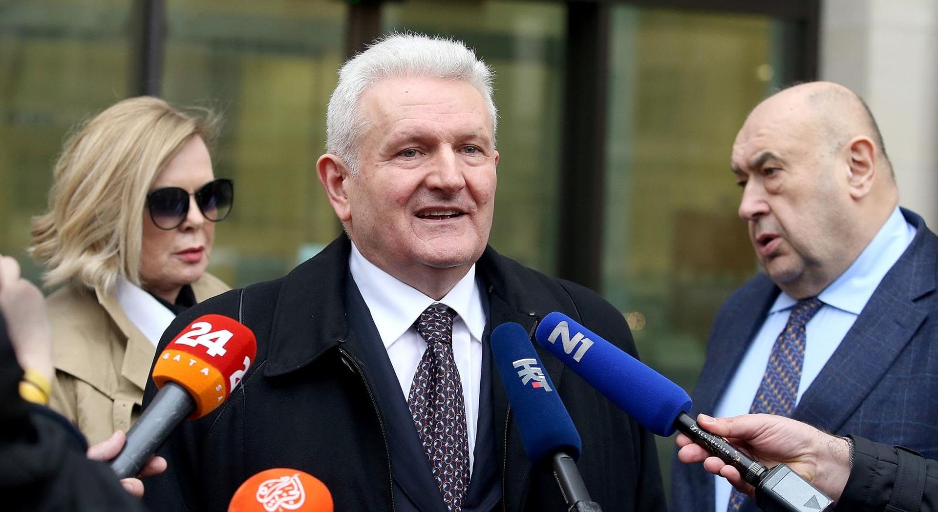 10.04.2018., Westminster Magistrates Court, London - Ivica Todoric u pratnji odvjetnika Jadranke Slokovic i Cede Prodanovica izlazi sa suda nakon rocista o izrucenju te je dao izjavu okupljenim medijima. Westminsterski sud odlucuje o izrucenju Ivice Todorica Hrvatskoj cije ga pravosudje trazi zbog slucaja Agrokor. Todoric na sudu pokusava dokazati da se protiv njega vodi politicki progon i da nece imati posten proces u Hrvatskoj.
Photo: Goran Stanzl/PIXSELL