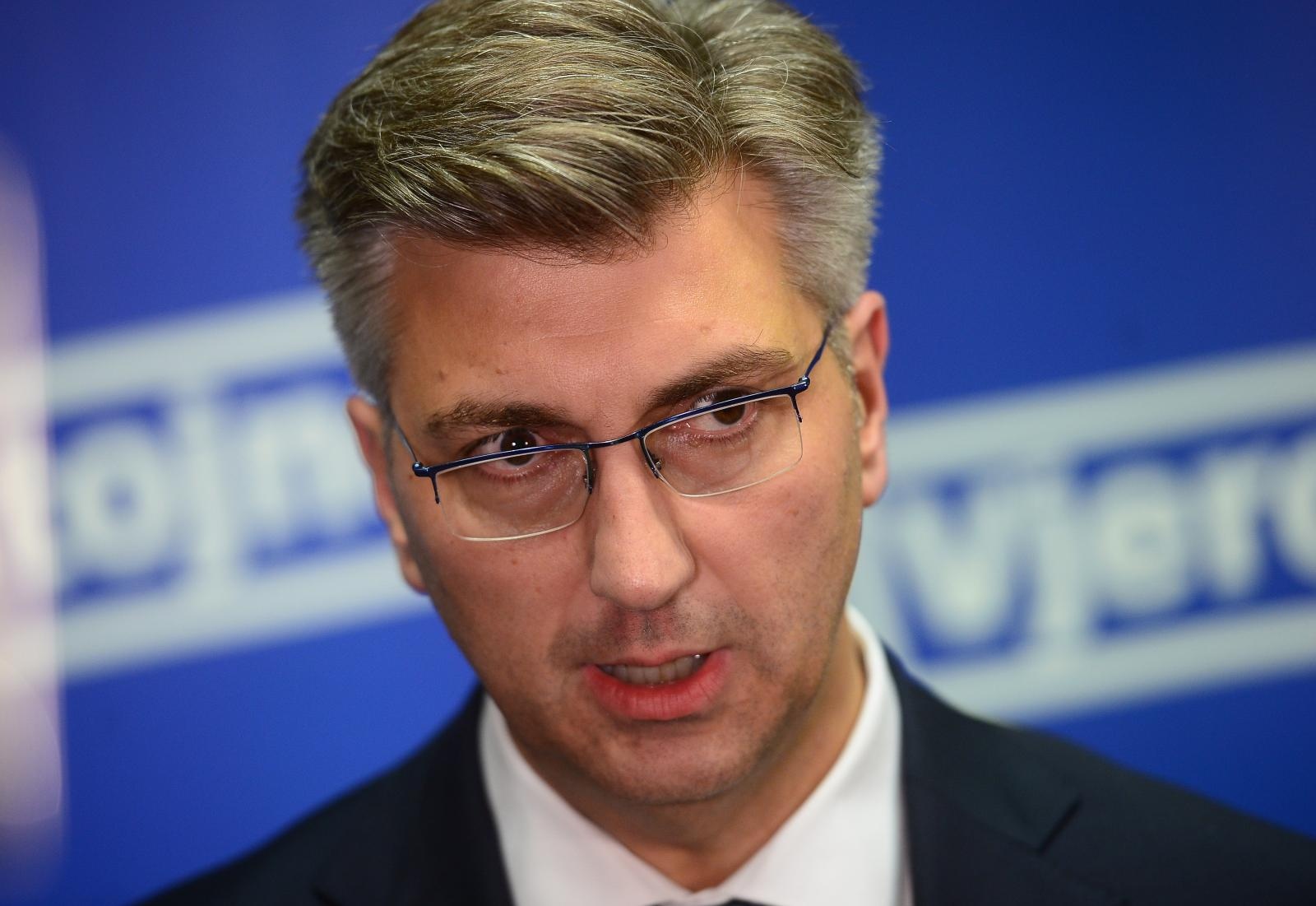 Zagreb: Plenković se obratio medijima nakon sjednice u središnjici HDZ-a 12.11.2018., Zagreb - Andrej Plenkovic obratio se medijima u sredisnjici HDZ-a nakon sjednice Predsjednistva i Nacionalnog vijeca stranke. 

Photo: Marko Prpic/PIXSELL
