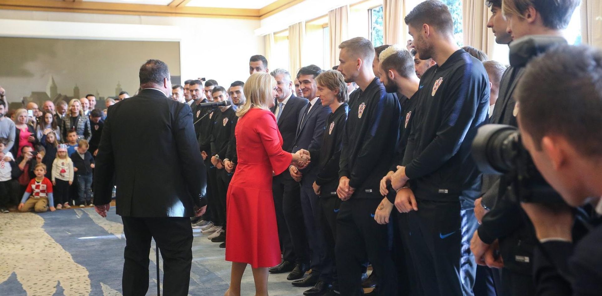 13.11.2018., Zagreb - Predsjednica Republike Kolinda Grabar-Kitarovic urucila je odlikovanja i priznanja Republike Hrvatske izborniku, igracima i clanovima strucnog stozera Hrvatske nogometne reprezentacije te Hrvatskom nogometnom savezu za finalni plasman na Svjetskom nogometnom prvenstvu u Rusiji. Kolinda Grabar Kitarovic, Davor Suker. Zlatko dalic, Luka Modric.
Photo: Luka Stanzl/PIXSELL