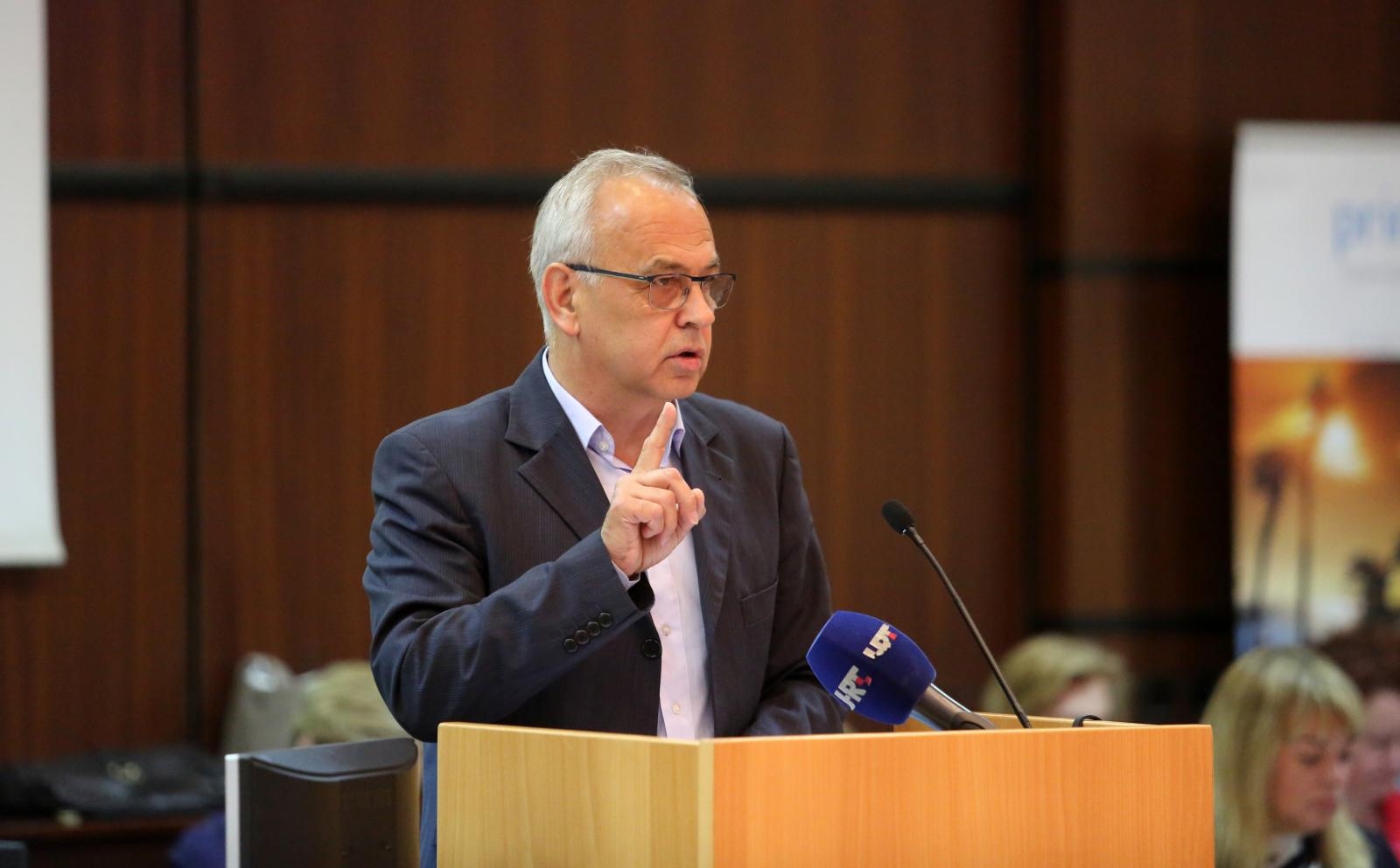 14.06.2018., Rijeka - Sjednica Zupanijske skupstine. Dinko Beakovic (HDZ) za govornicom.
Photo: Goran Kovacic/PIXSELL