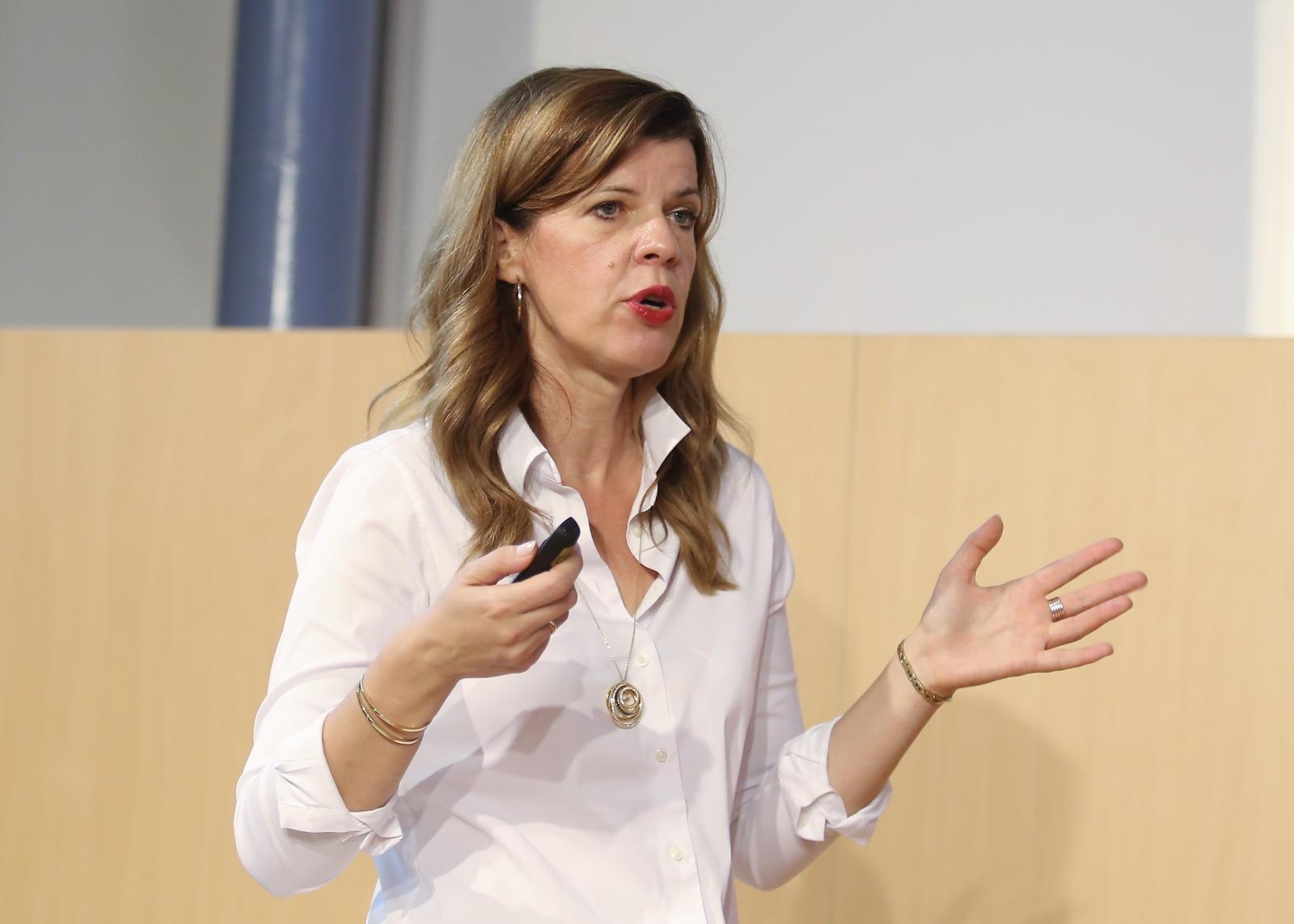 Šibenik: Biljana Borzan održala javnu tribina “Jesmo li ravnopravni gradjani EU?” 21.09.2018., Sibenik - 
U gradskoj knjiznici Juraj Sizgoric, europarlamentarka Biljana Borzan je odrzala javnu tribina “Jesmo li ravnopravni gradjani EU?”. Biljana Borzan je pokazala veliku upornost i ustrajnost u borbi protiv nejednakosti proizvoda u zemljama clanicama Europske unije, te je i dobitnica prestizne nagrade “EU Oscar” za izniman doprinos u podrucju ravnopravnosti spolova. Domacin joj je bio Tonci Restovic, predsjednik GO SDP Sibenik

Photo: Dusko Jaramaz/PIXSELL