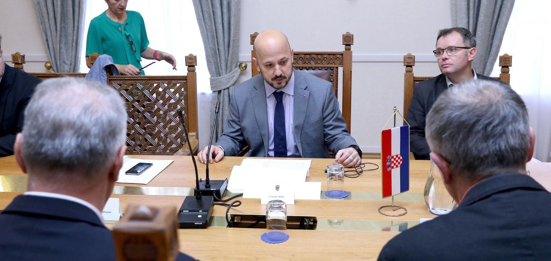 Zagreb: Maras i Sindikati javnih službi o ponudi Vlade o povećanju plaća za 3% 21.11.2018., Zagreb - Predsjednik Odbora za rad, mirovinski sustav i socijalno partnerstvo Gordan Maras sastao se u Saboru s predstavnicima Sindikata javnih sluzbi i razgovarao o temi: "Ponuda Vlade Republike o povecanju osnovice za place od tri posto - zahtjevi sindikata javnih sluzbi". Photo: Patrik Macek/PIXSELL