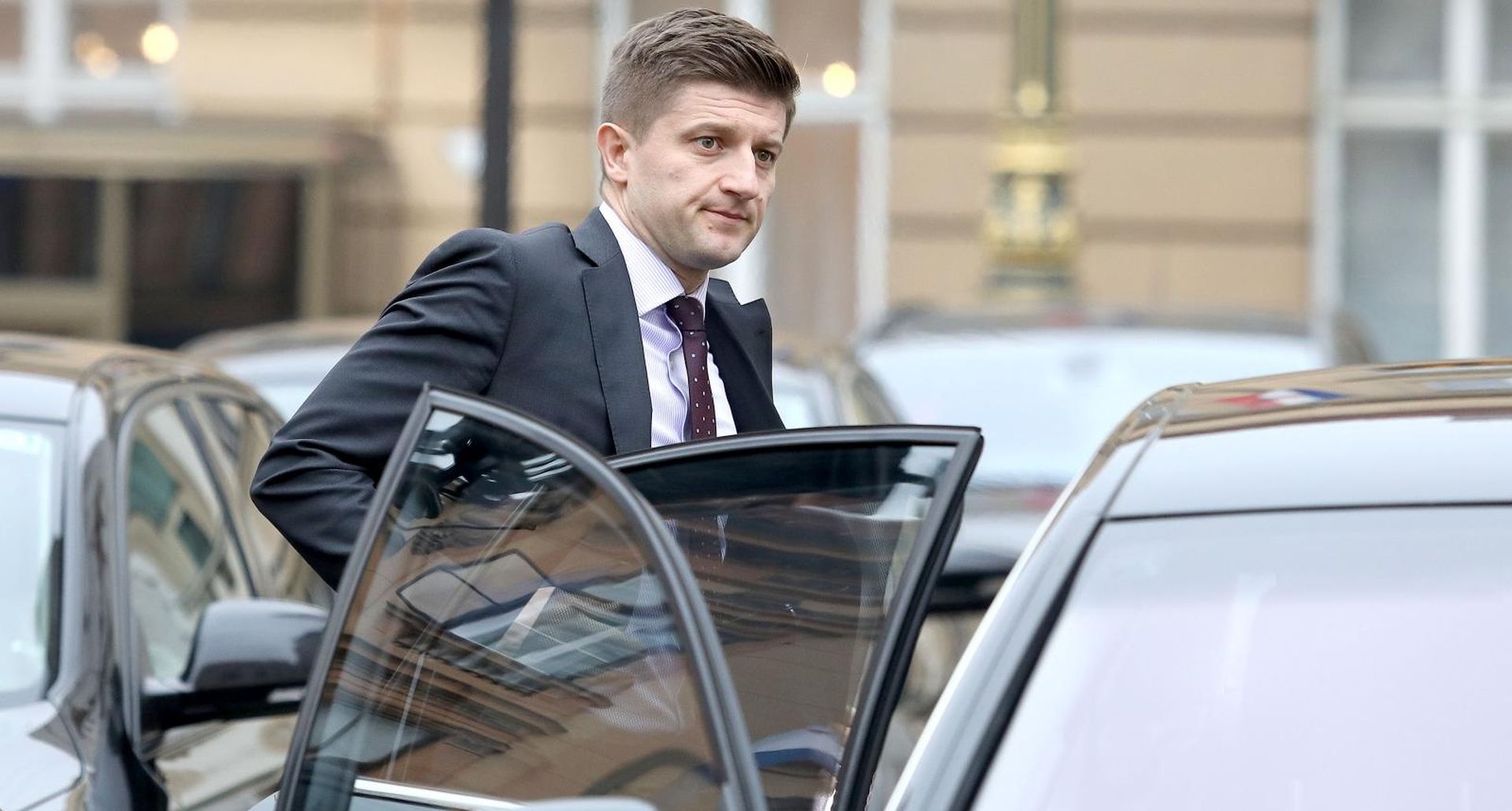 22.11.2018., Zagreb - Ministri odlaze iz Banskih dvora nakon sjednice Vlade. 
Vlada RH na svojoj 127. sjednici, uz ostalo, raspravljala je o konacnom prijedlogu zakona o Drzavnom inspektoratu. Zdravko Maric. 
Photo: Patrik Macek/PIXSELL