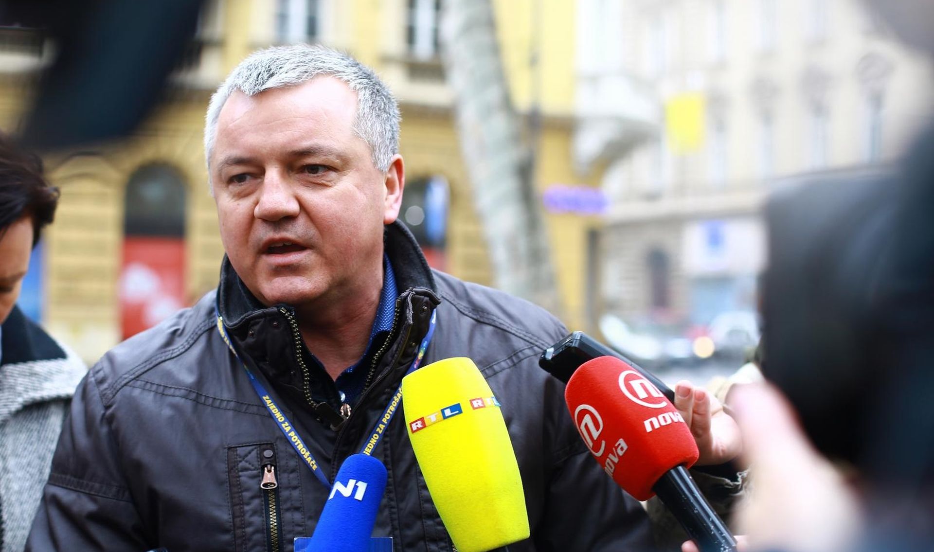Zagreb: Ministarstvo gospodarstva, poduzetništva i obrta organiziralo "Kavica s građanima" 24.11.2018., Zagreb - Ministarstvo gospodarstva, poduzetnistva i obrta informiralo gradjane o njihovim potrosackim pravima. Akciji na Zrinjevcu pridruzio se i ministar Darko Horvat. 
Photo: Borna Filic/PIXSELL