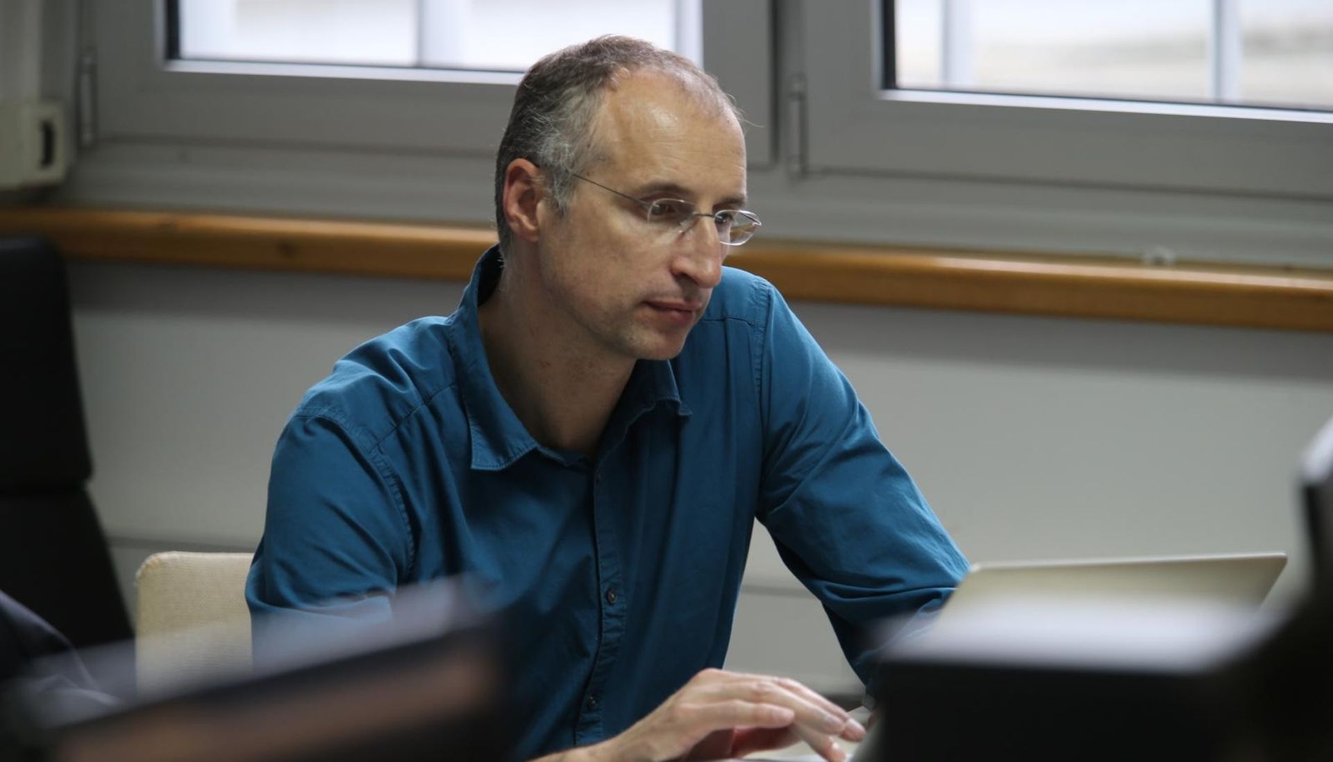 27.02.2015., Split - Medjunarodni istrazivacki dan na FESB-u. Nakon zavrsetka analize u dobivenom programu vodjena je  diskusija o rezultatima, istrazivanja o Higgsovom bozonu sa ostalim sudionicima preko video linka uz odgovaranje na pitanja iz CERN-a. 
Photo: Ivo Cagalj/PIXSELL