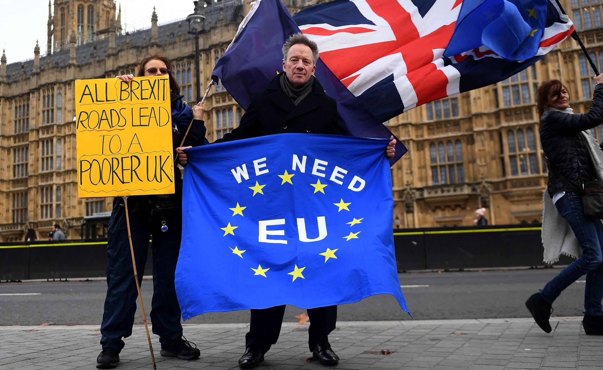 epa07197287 Pro EU protesters demonstrate outside Parliament in London Britain, 29 November 2018. Members of Parliament (MP's) are set to vote on British Prime Minister Theresa May's EU Brexit deal, 'The meaningful vote' which is the name given to Section 13 of the European Union (Withdrawal) Act 2018 and which takes place on 11 December 2018. Reports state her deal is likely to be voted down.  EPA/ANDY RAIN