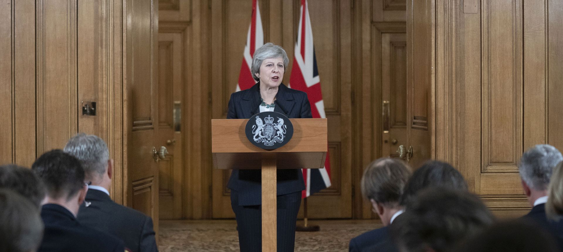 epa07167699 British Prime Minister Theresa May, delivers a statement during a news conference inside number 10 Downing Street in London, Britain, 15 November 2018. Reports state that  Brexit Secretary Dominic Raab resigned, May is fighting for her political life as a growing revolt from within her own party threatens to derail her Brexit plans and force Britain out of the European Union with no deal.  EPA/DAVID LEVENSON / POOL