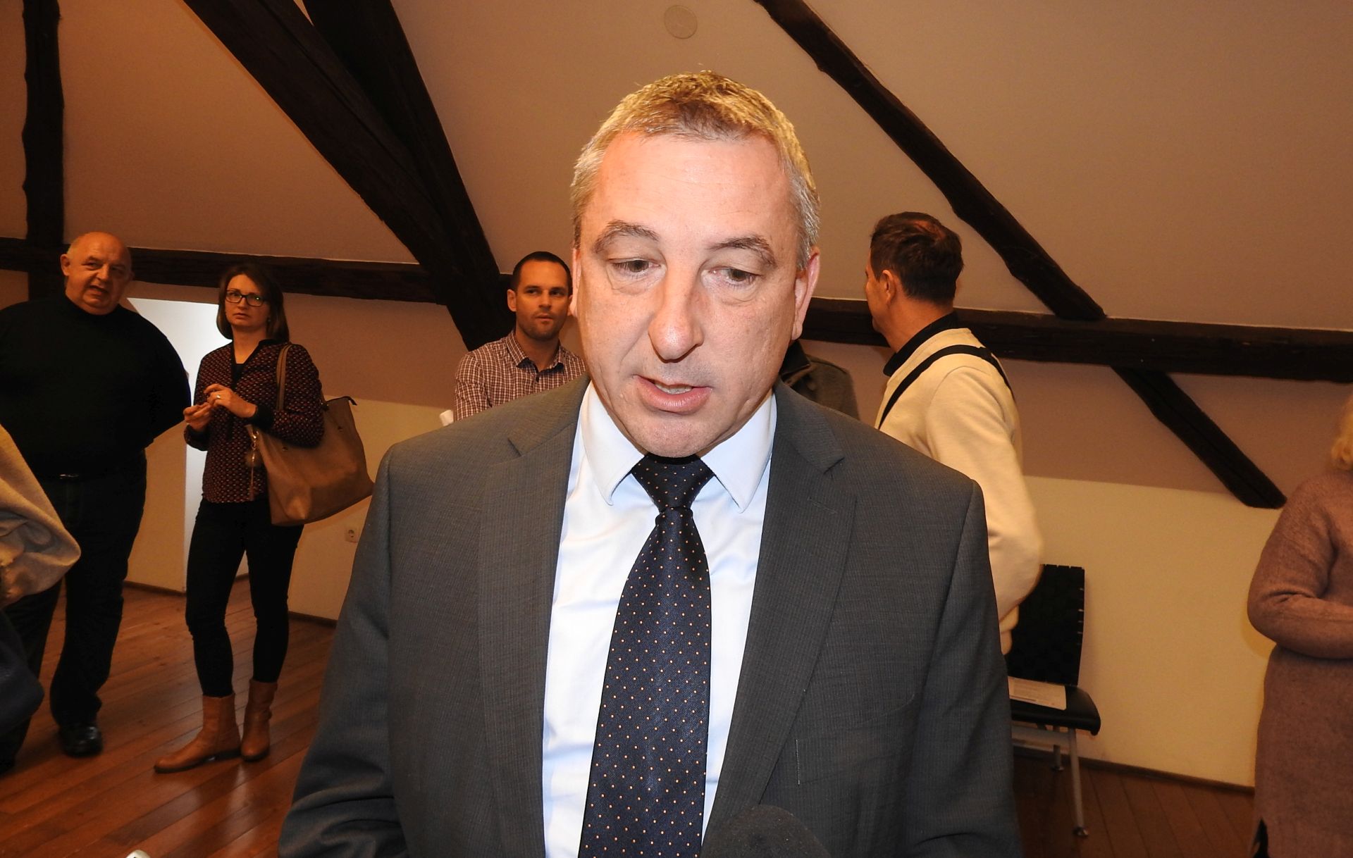 Varaždin, 20.11.2018. - U organizaciji Centra kompetencije za obnovljive izvore energije u Varaždinu je u utorak održana prva stručna konferencija posvećena značaju obnovljivih izvora energije i energetskoj budućnosti pod nazivom „Konferencija o dobroj energiji – KODE 2018“. Na fotografiji Predrag Štromar.
foto HINA/ Siniša KALAJDŽIJA/ ml