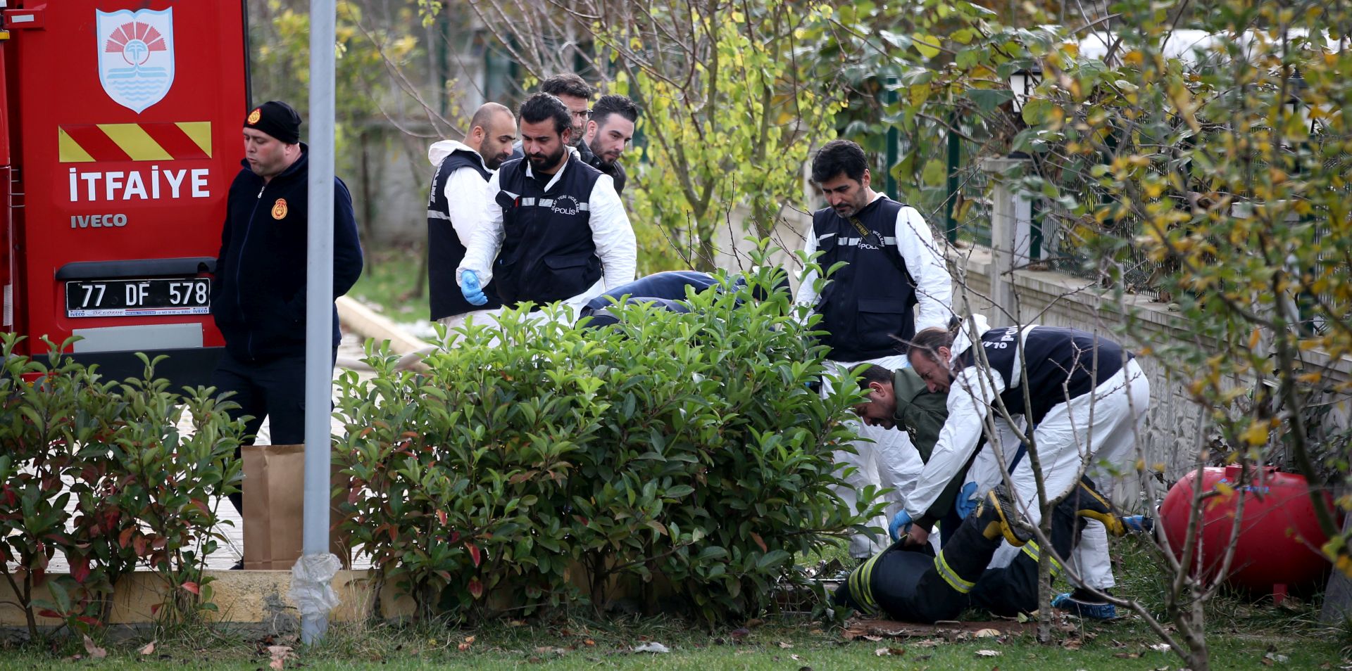 epa07190544 Turkish forencis officers investgate a site at a villa in Yalova city, Turkey, 26 November 2018. Reportedly they are looking for evidence in order to find the dead body of Jamal Khashoggi who was killed in Saudi Consulate in Turkey on 02 October. Saudi Arabia's Attorney General Saud al-Mujeb on 15 November told a press conference that an order to bring back Saudi journalist Jamal Khashoggi to Saudi Arabia, even by force, was issued on 29 September by the former Deputy President of the General Intelligence Presidency, adding he had requested the death penalty for five people who have allegedly confessed to their involvement in the killing of Khashoggi at the kingdom's consulate building in Istanbul.  EPA/ERDEM SAHIN