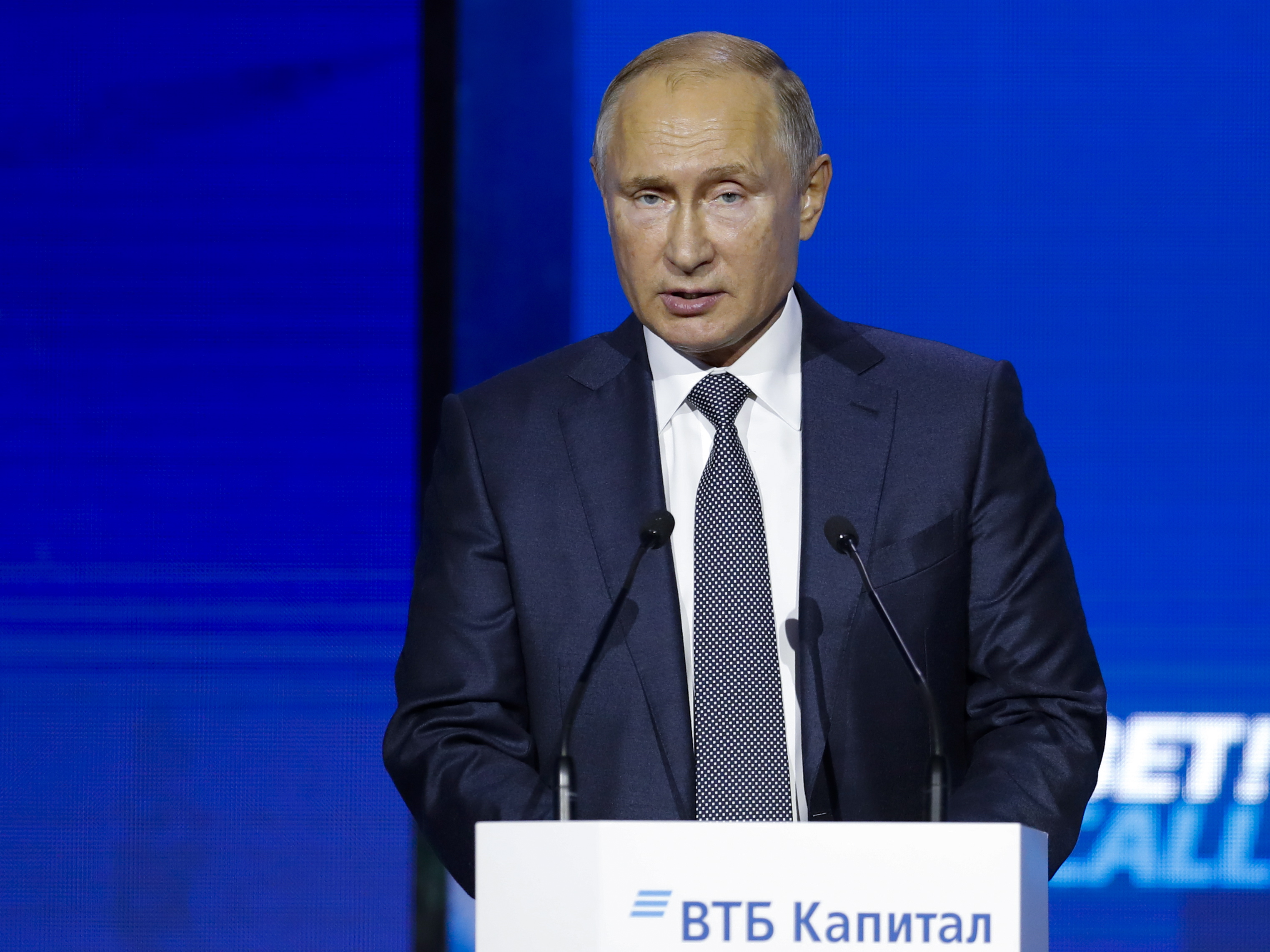 epa07194618 Russian President Vladimir Putin speaks at an annual VTB Capital 'Russia Calling!' Investment Forum in Moscow, Russia, 28 November 2018. The 10th annual investment forum is held in Moscow to bring together investors, businessmen and policymakers in discussions aimed to promote strategic investment.  EPA/PAVEL GOLOVKIN / POOL