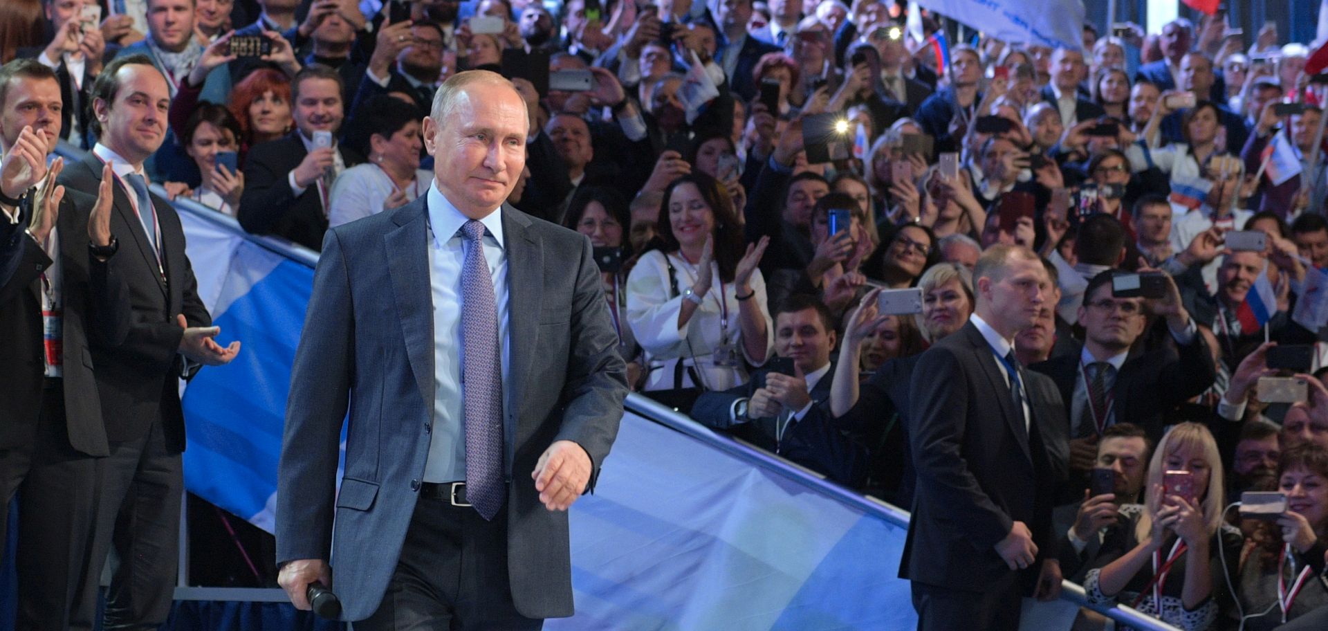epa07197227 Russian President Vladimir Putin (front) attends the Russian Popular Front (ONF)  congress at the Crocus Expo International Exhibition Centre in Moscow, Russia, 29 November 2018.  EPA/ALEXEI DRUZHININ / SPUTNIK / KREMLIN POOL MANDATORY CREDIT