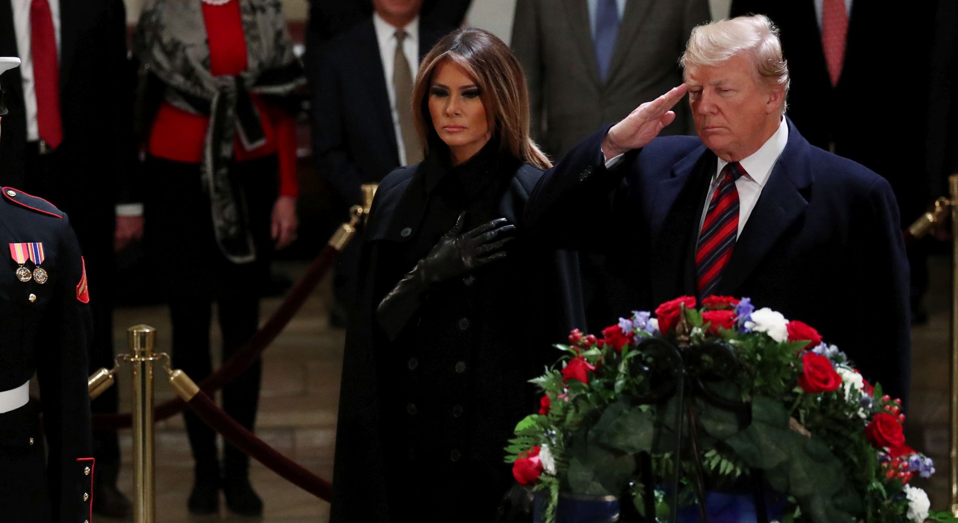 epa07207390 US President Donald Trump (R) salutes as he stands with First Lady Melania Trump (C) at the flag draped casket of former US President George H.W. Bush as it lies in state inside the US Capitol Rotunda on Capitol Hill in Washington, DC, USA, 03 December 2018. George H.W. Bush, the 41st President of the United States (1989-1993), died at the age of 94 on 30 November 2018 at his home in Texas.  EPA/JONATHAN ERNST / POOL