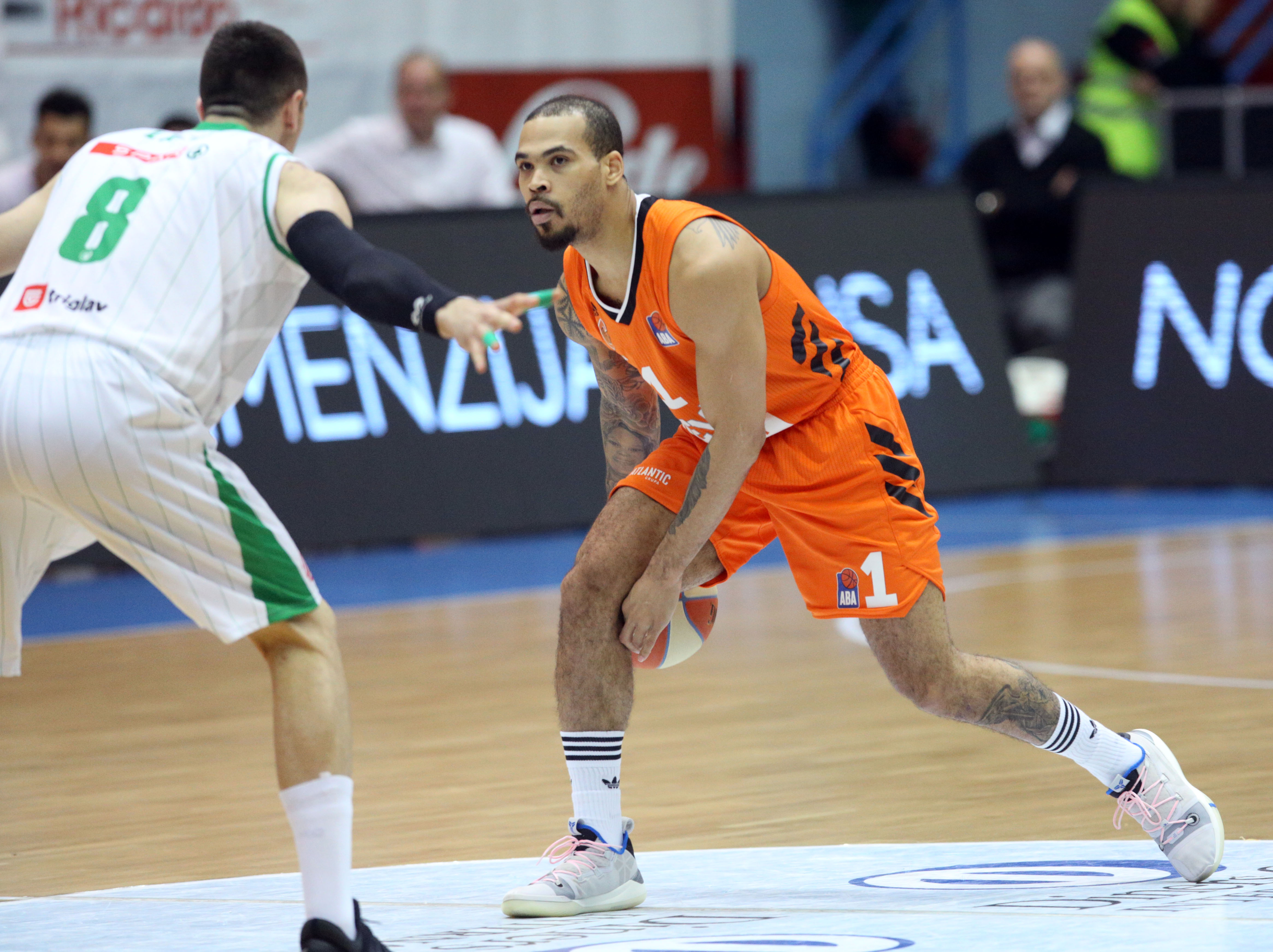 Zagreb, 7.12.2018 - Utakmica 10. kola košarkaške ABA lige Cedevita - Petrol Olimpija. Na slici Justin Cobbs s loptom.
Foto HINA/ Dario GRZELJ/ dag