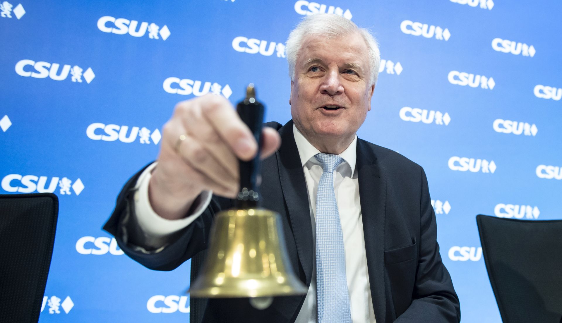 epa07236837 German Minister of Interior, Construction and Homeland Horst Seehofer opens a board meeting at the CSU party headquarters in Munich, Bavaria, Germany, 17 December 2018.  EPA/LUKAS BARTH-TUTTAS