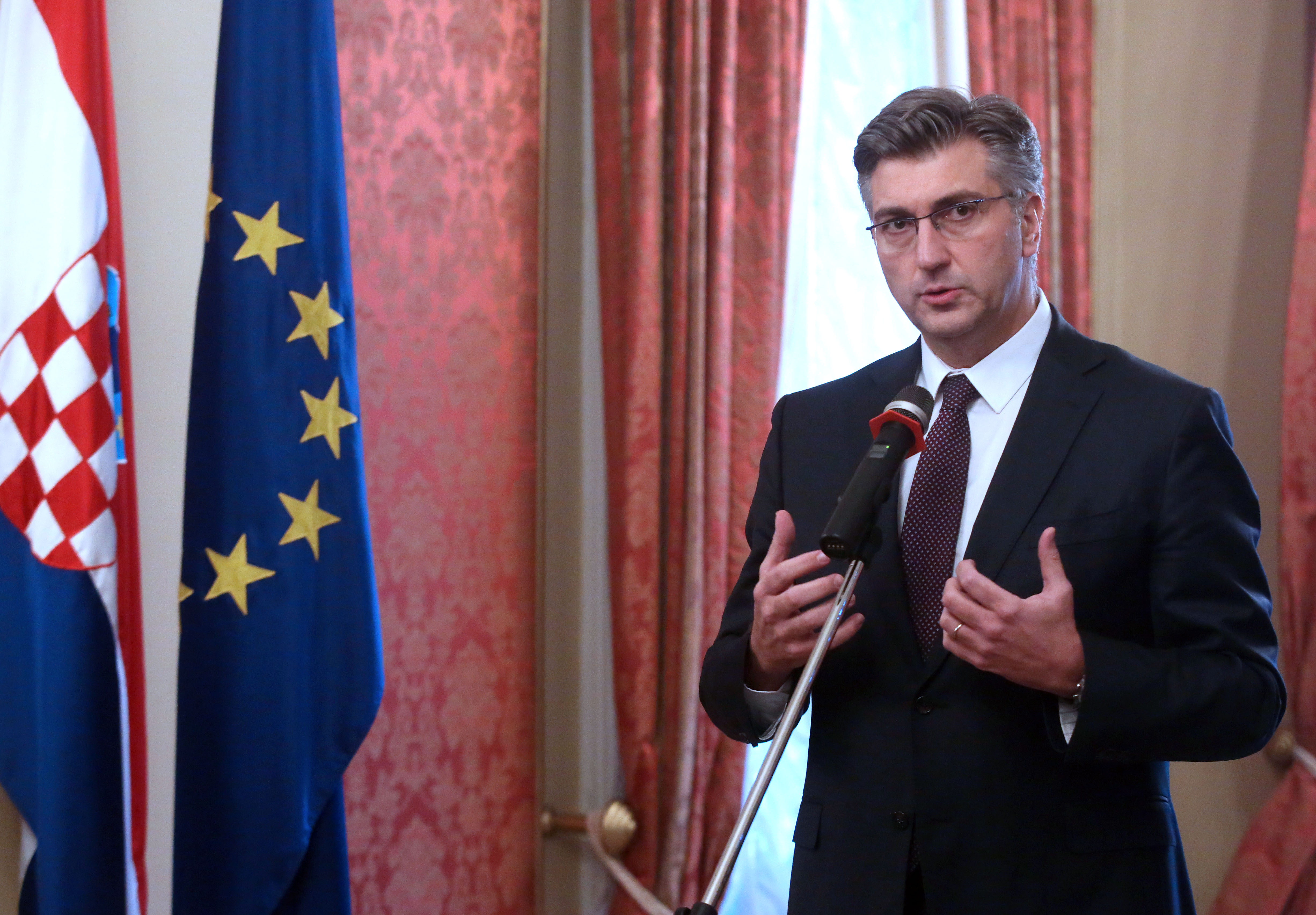 Zagreb, 20.12.2018 - Predsjednik Vlade Republike Hrvatske Andrej Plenkoviæ priredio je boiæni domjenak za izvjestitelje iz Vlade te glavne urednike medija. Na fotografiji Andrej Plenkoviæ.
foto HINA / Denis CERIÆ /dc
