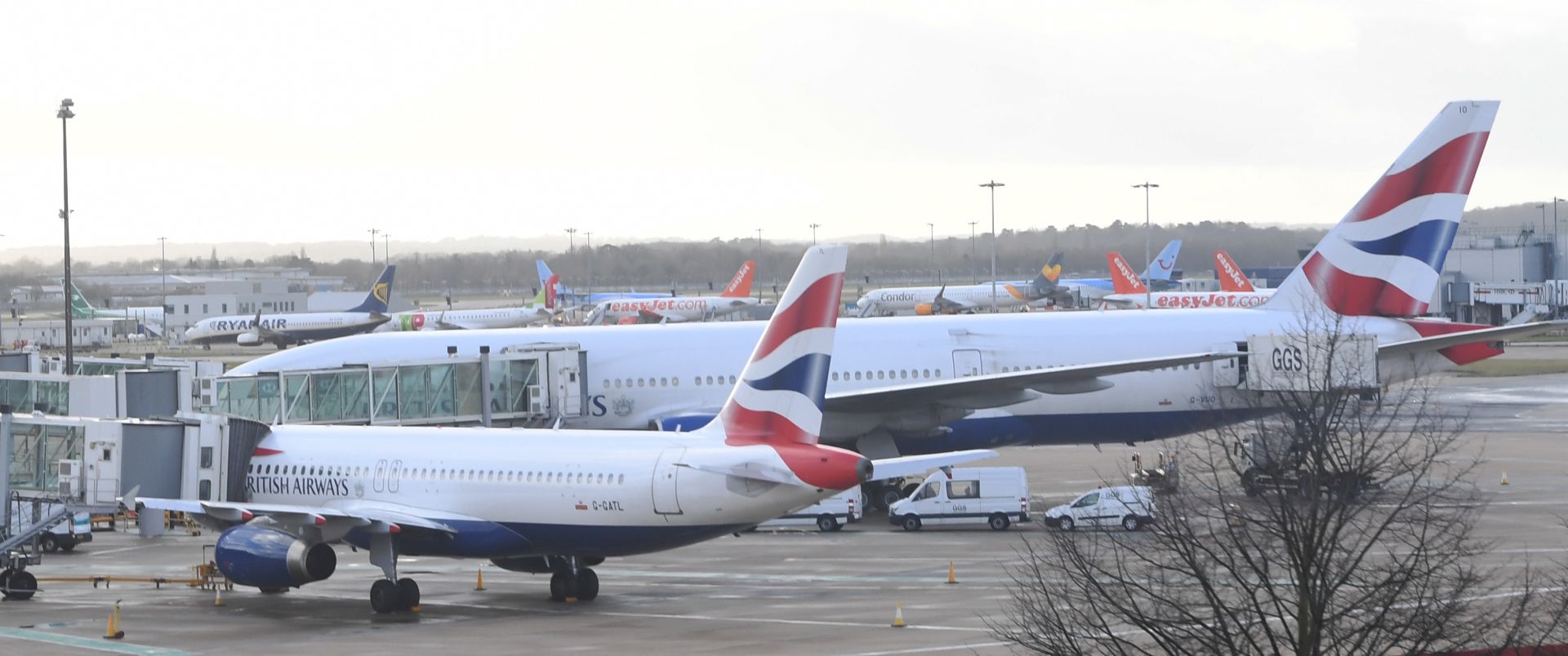 epa07242326 Planes are grounded on Gatwick airport in Sussex, southeast, England, 20 December 2018. According to media reports, the runway for Britain's second busiest airport Gatwick was shut down by authorities after sightings of drones flying near the area. The incident disrupted air traffic and caused the suspension of all flights in and out of the airfield, with 110,000 passengers on 760 flights were due to fly from Gatwick.  EPA/FACUNDO ARRIZABALAGA
