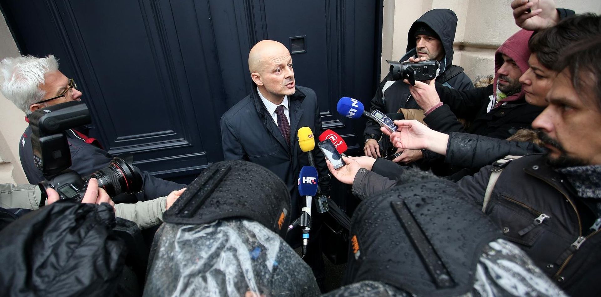 03.12.2014., Zagreb - Odvjetnik Rena Sinovcica, Andrej Korljan, dao je izjavu za medije o uhicenju njegovog klijenta.
Photo: igor Kralj/PIXSELL