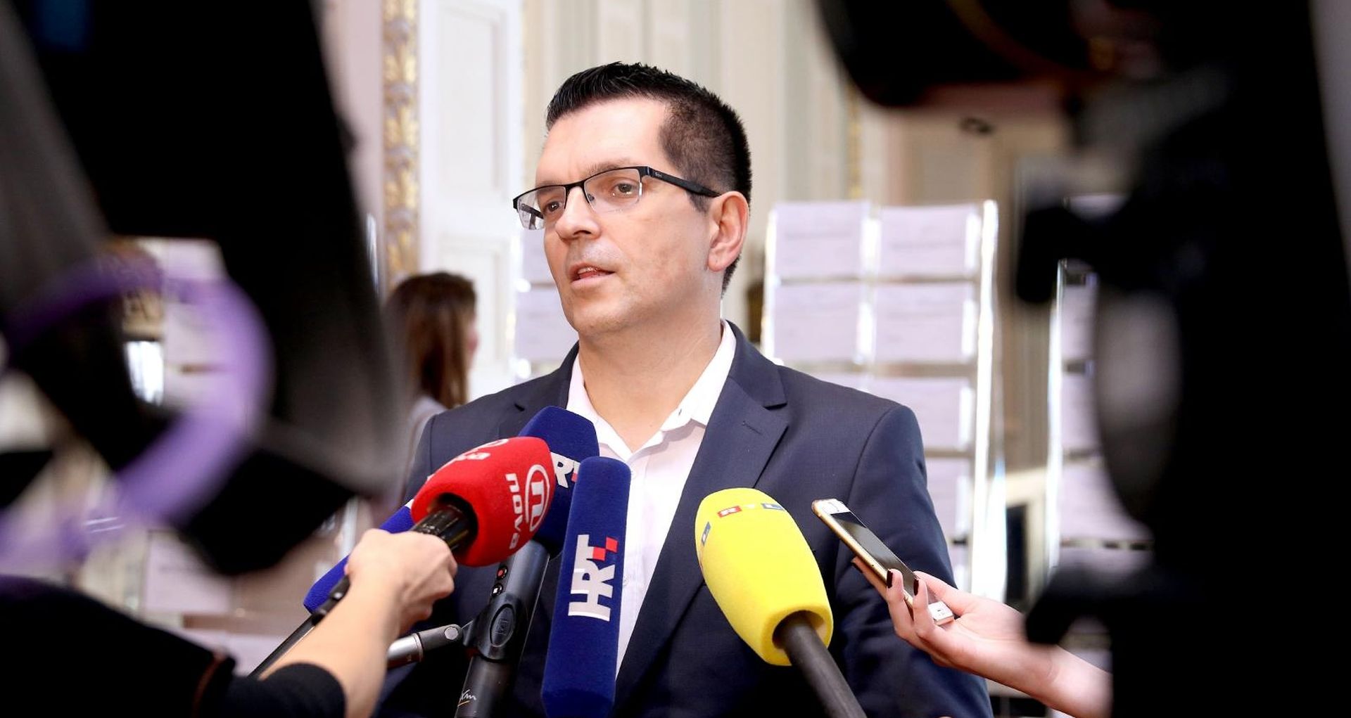 Zagreb: Izjava za medije Branimira Bunjca 04.10.2018., Zagreb - Branimir Bunjac dao je izjavu za medije ispred sabornice. 
Photo: Patrik Macek/PIXSELL