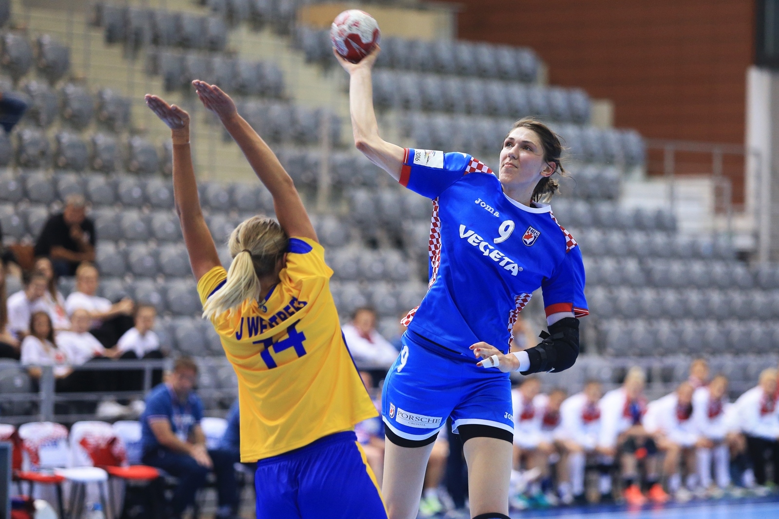 07.06.2017., Osijek - Prijateljska utakmica zenske rukometne reprezentacije, Hrvatska – Svedska. Johanna Westberg, Camila Micijevic.
Photo: Davor Javorovic/PIXSELL