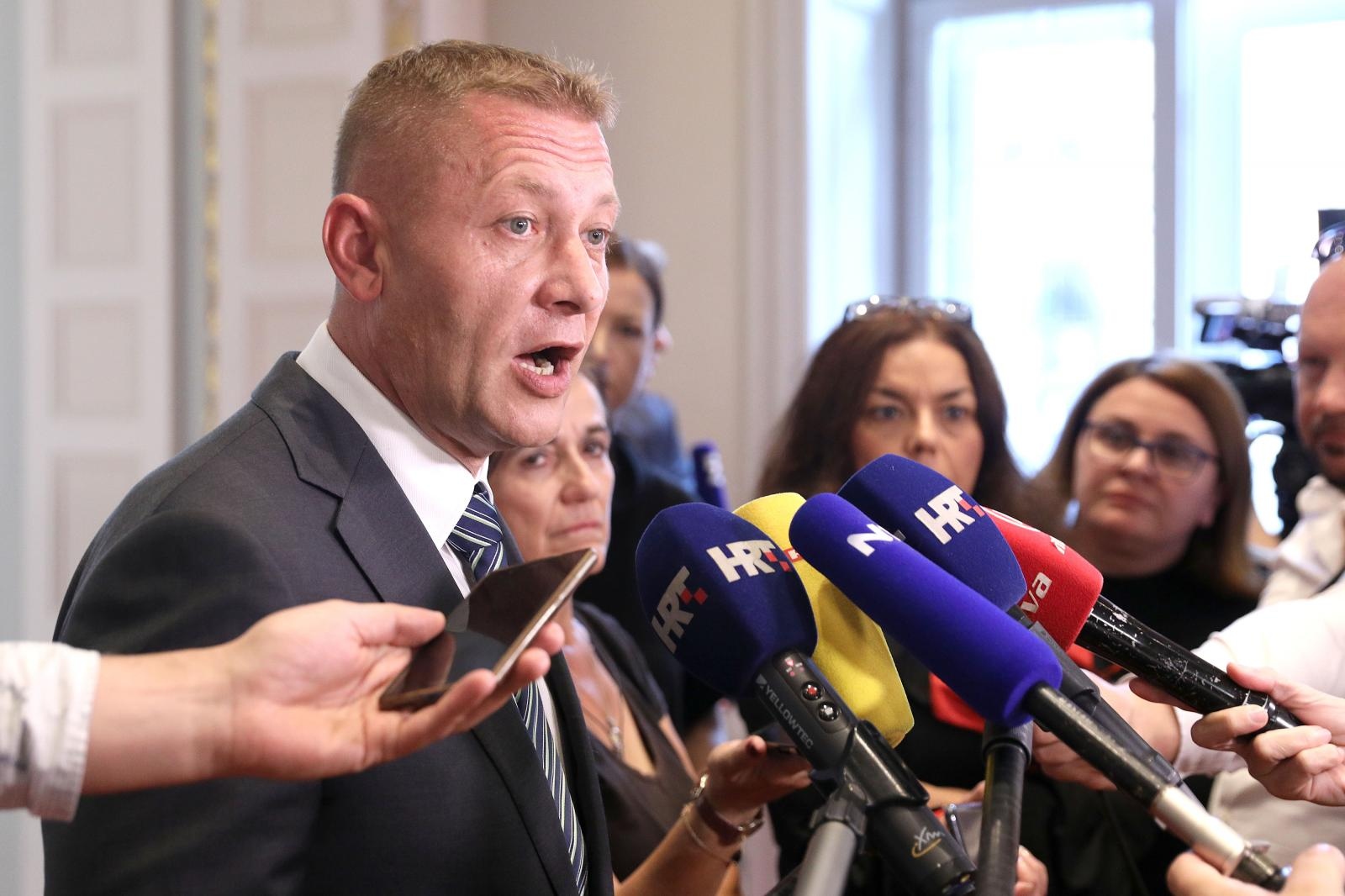 Zagreb: Krešo Beljak o prostituciji u Hrvatskoj 10.10.2018., Zagreb - Predsjednik HSS-a Kreso Beljak odrzao je u Saboru konferenciju za medije i osvrnuo se na pitanje prostitucije u Hrvatskoj. Photo: Patrik Macek/PIXSELL