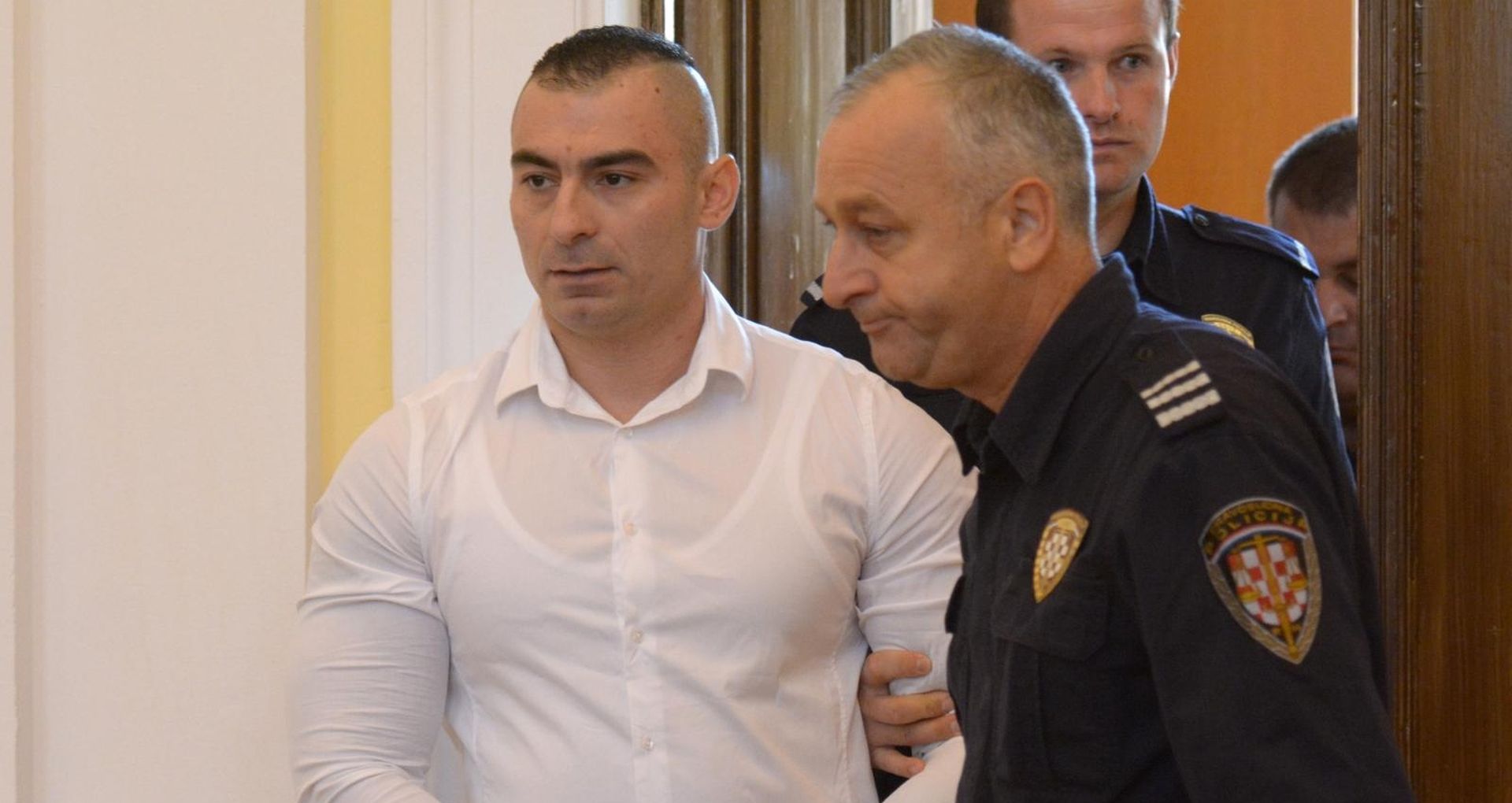 Zadar: Počelo suđenje Darku Kovačeviću optuženom za premlaćivanje djevojke 11.10.2018., Zadar - Na Opcinskom sudu zapocelo je sudjenje Darku Kovacevicu zvanom Daruvarac, optuzenom za premlacivanja djevojke u lipnju ove godine. 

Photo: Dino Stanin/PIXSELL