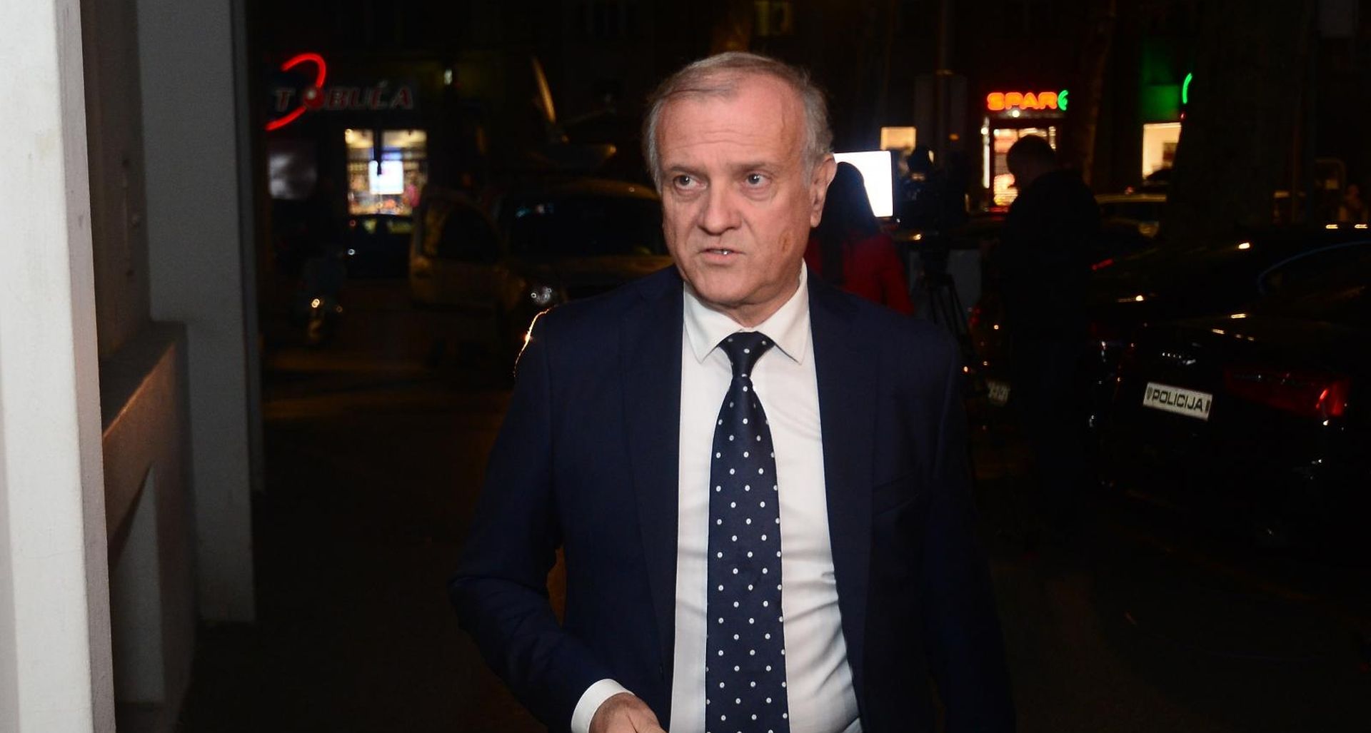 Zagreb: Dolazak članova HDZ-a na sjednicu Predsjedništva i Nacionalnog vijeća 12.11.2018., Zagreb - Drazen Bosnjakovic dolazi u sredisnjicu HDZ-a na zajednicku sjednicu Predsjednistva i Nacionalnog vijeca stranke. 

Photo: Marko Prpic/PIXSELL