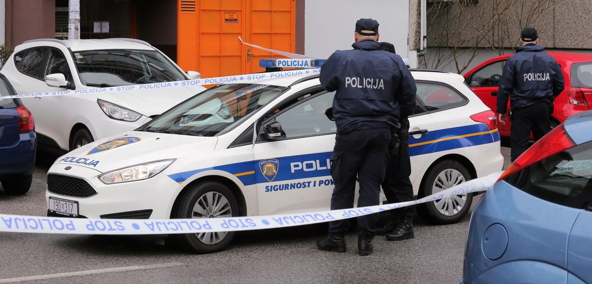 16.03.2018., Zagreb - U ranojutarnjim satima stanovnike ulice Drage Gervaisa u Spanskom probudila je pucnjava i svadja nekolicine muskaraca. 
Brzom intervencijom policije na mjestu dogadjaja zateceno je nekoliko osoba koje su privedene na kriminalisticko istrazivanje.  
Photo: Tomislav Miletic/PIXSELL