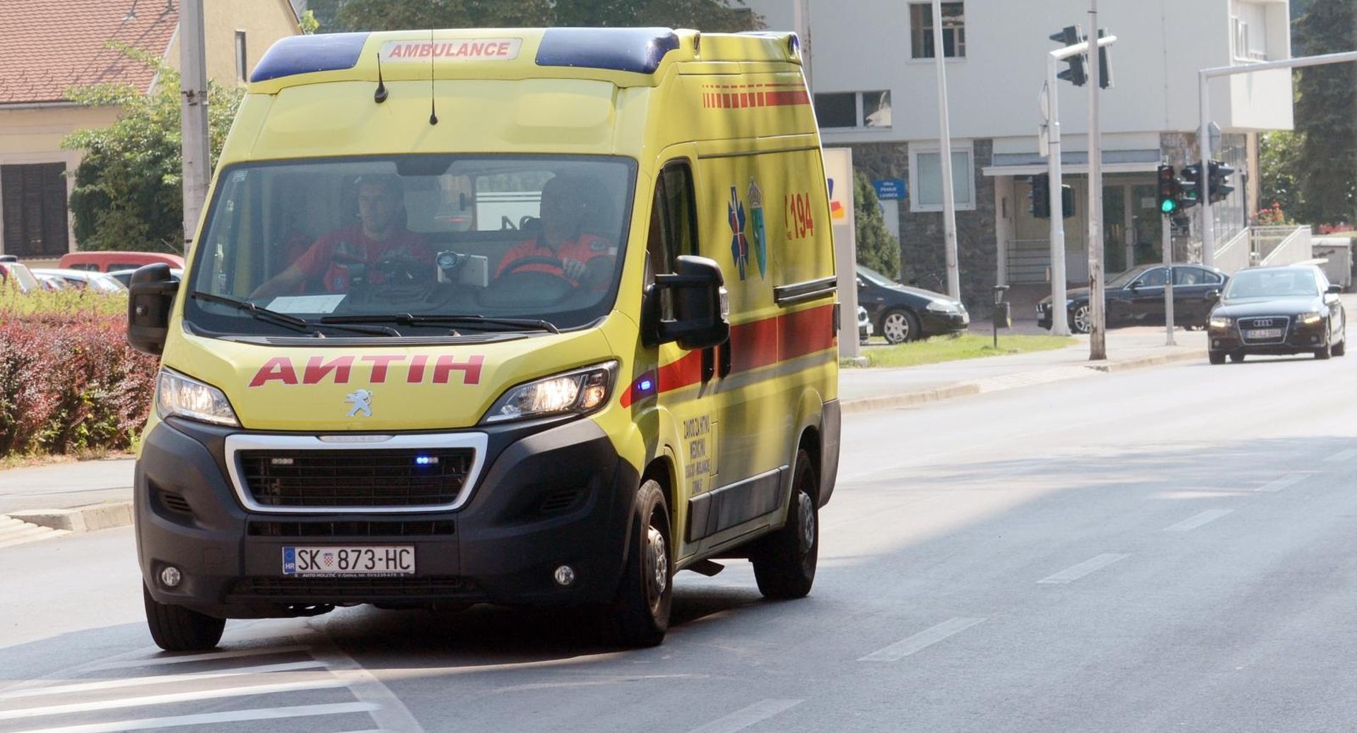 Sisak: Vozilo hitne medicinske pomoci u gradskom prometu 17.08.2018., Sisak - Vozilo hitne medicinske pomoci u gradskom prometu. 
Photo: Nikola Cutuk/PIXSELL