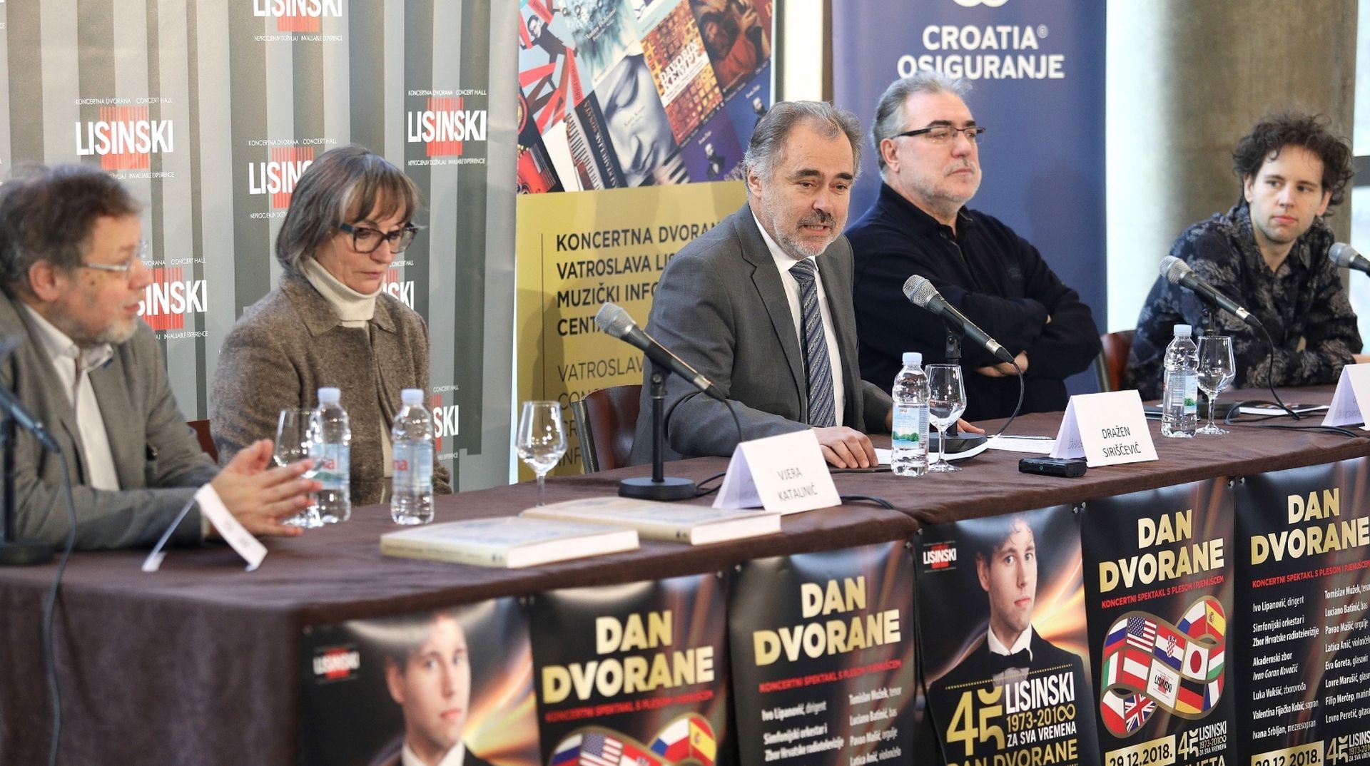 Zagreb: Povodom 45. godišnjice postojanja KD Lisinski predstavljen je novi program 19.12.2018., Zagreb- U KD Vatroslav Lisinski odrzana je konferencija za medije na kojoj je predstavljen program kojim dvorana slavi 45 godina postojanja i 200. obljetnicu proslave rodjenja Vatroslava Lisinskog . Mladen Tarbuk; Vjera Katalinic; Drazen Siriscevic; Ivo Lipanovic; Aljosa Jurinic;

Photo: Patrik Macek/PIXSELL
