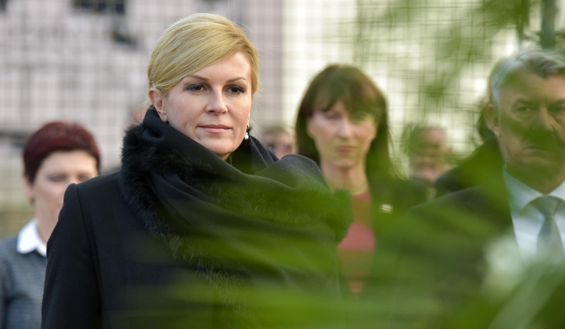 21.11.2018., Skabrnja - Predsjednica Republike Hrvatske Kolinda Grabar-Kitarovic posjetila je Skabrnju gdje je na spomen obiljezju stradalim civilima polozila vijenac i zapalila svijecu. Bozidar Longin.
Photo: Dino Stanin/PIXSELL