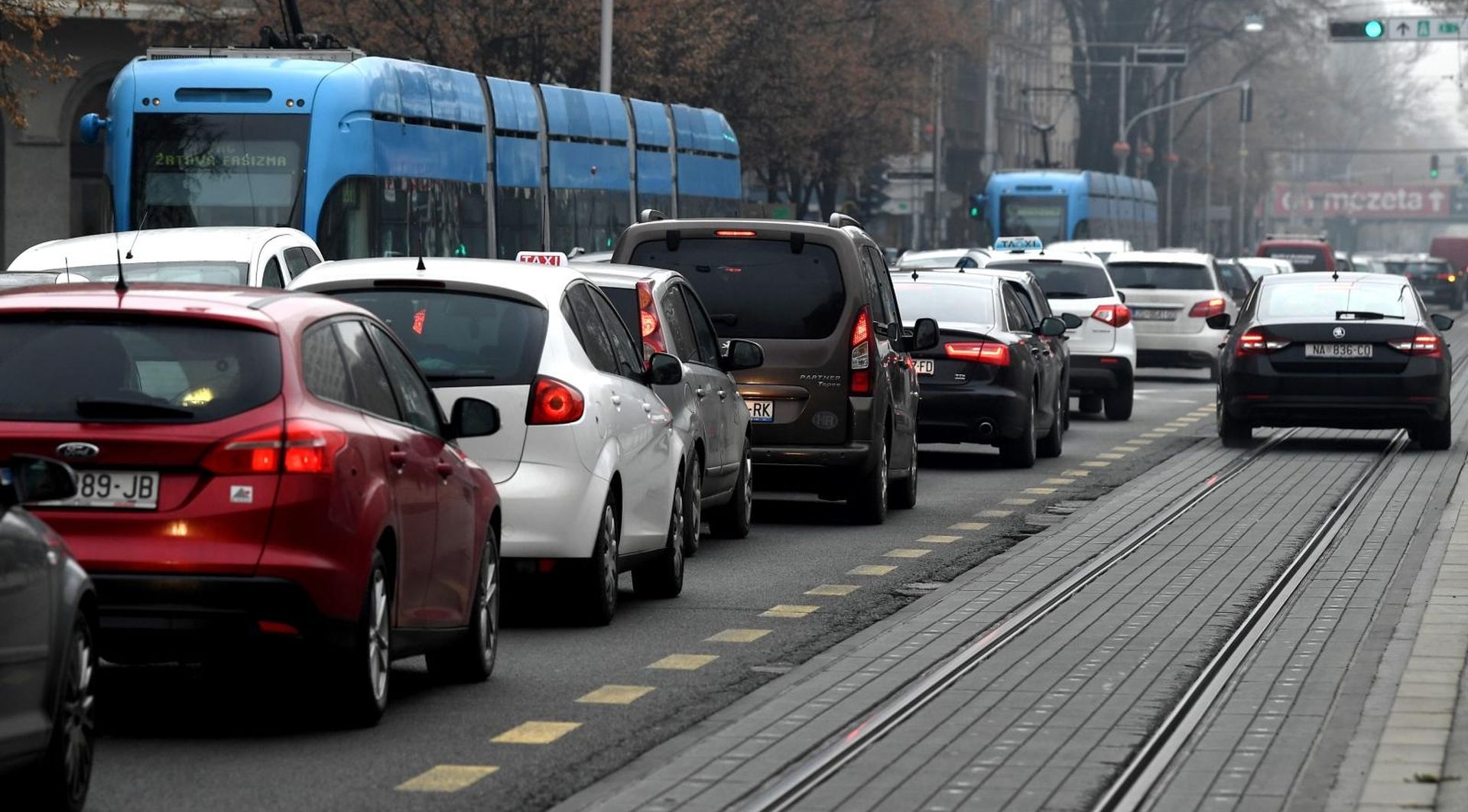 Zagreb: Velike prometne gužve u centru grada 21.12.2018., Zagreb - Na cestama u centru grada su velike guzve. 
Photo: Marko Lukunic/PIXSELL