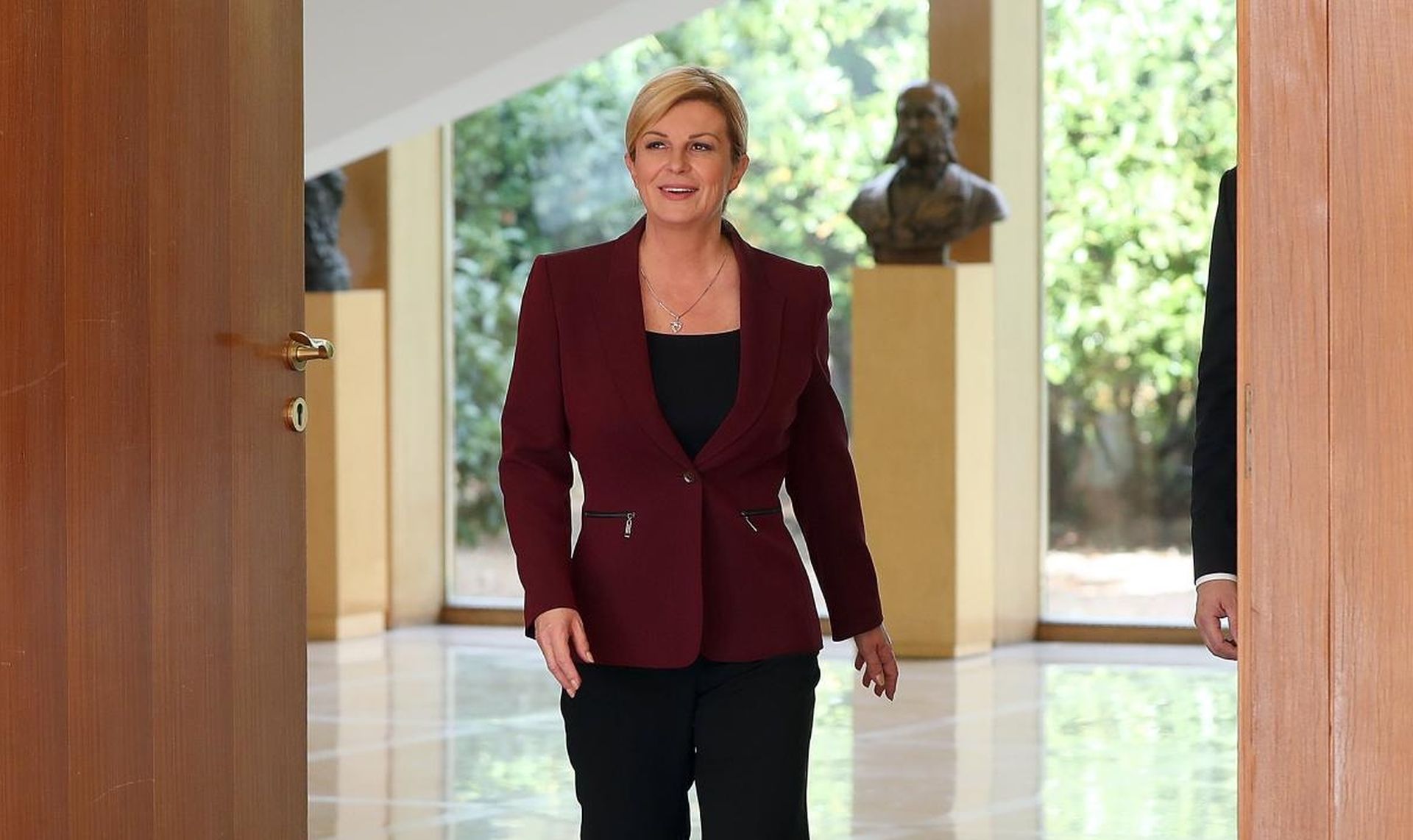 30.10.2018., Zagreb - Predsjednica Republike Kolinda Grabar-Kitarovic primila je potpredsjednika Europske komisije za euro i socijalni dijalog Valdisa Dombrovskisa. 
Photo: Goran Stanzl/PIXSELL