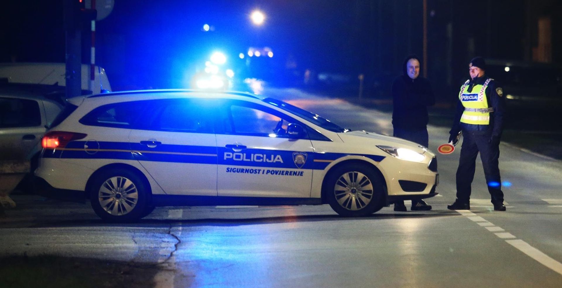 Široko Polje: Jedna osoba smrtno stradala u prometnoj nesreći 30.11.2018., Siroko Polje - Prometna nesreca u kojoj je jedna osoba smrtno stradala. Policija je zatvorila promet i nikome ne dozvoljava prolazak. Photo: Davor Javorovic/PIXSELL